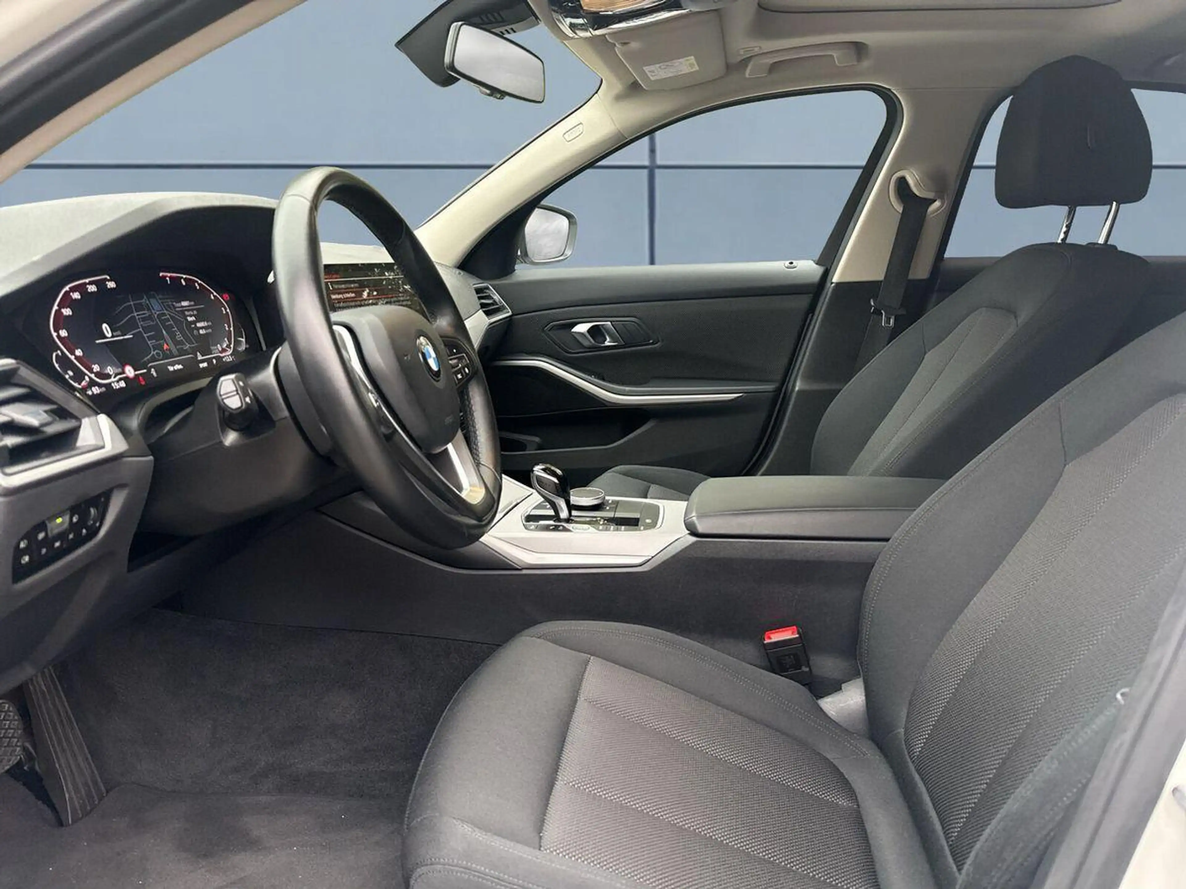 BMW 320 i Advantage+R-Kam +SHZ+Pano+Navi — photo 11