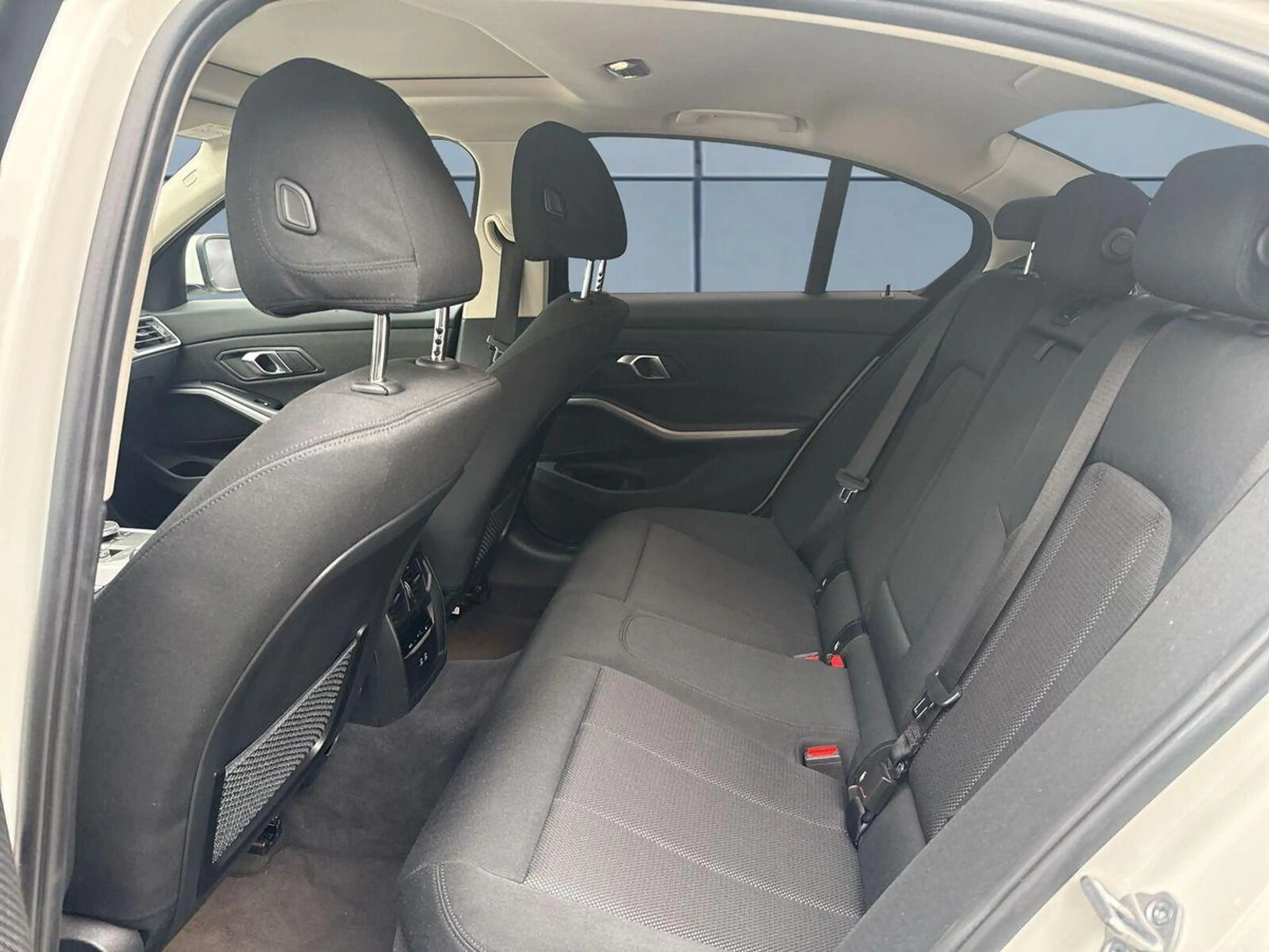 BMW 320 i Advantage+R-Kam +SHZ+Pano+Navi — photo 12