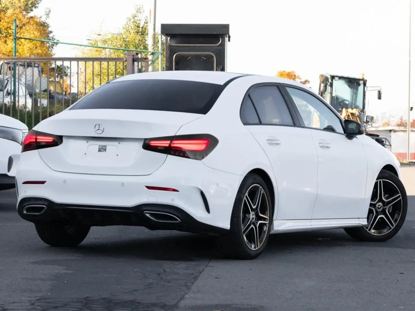 Mercedes-Benz A 200 Limo AMG-Sport/LED/Cam/Pano/Night/Ambiente Blanco - 2