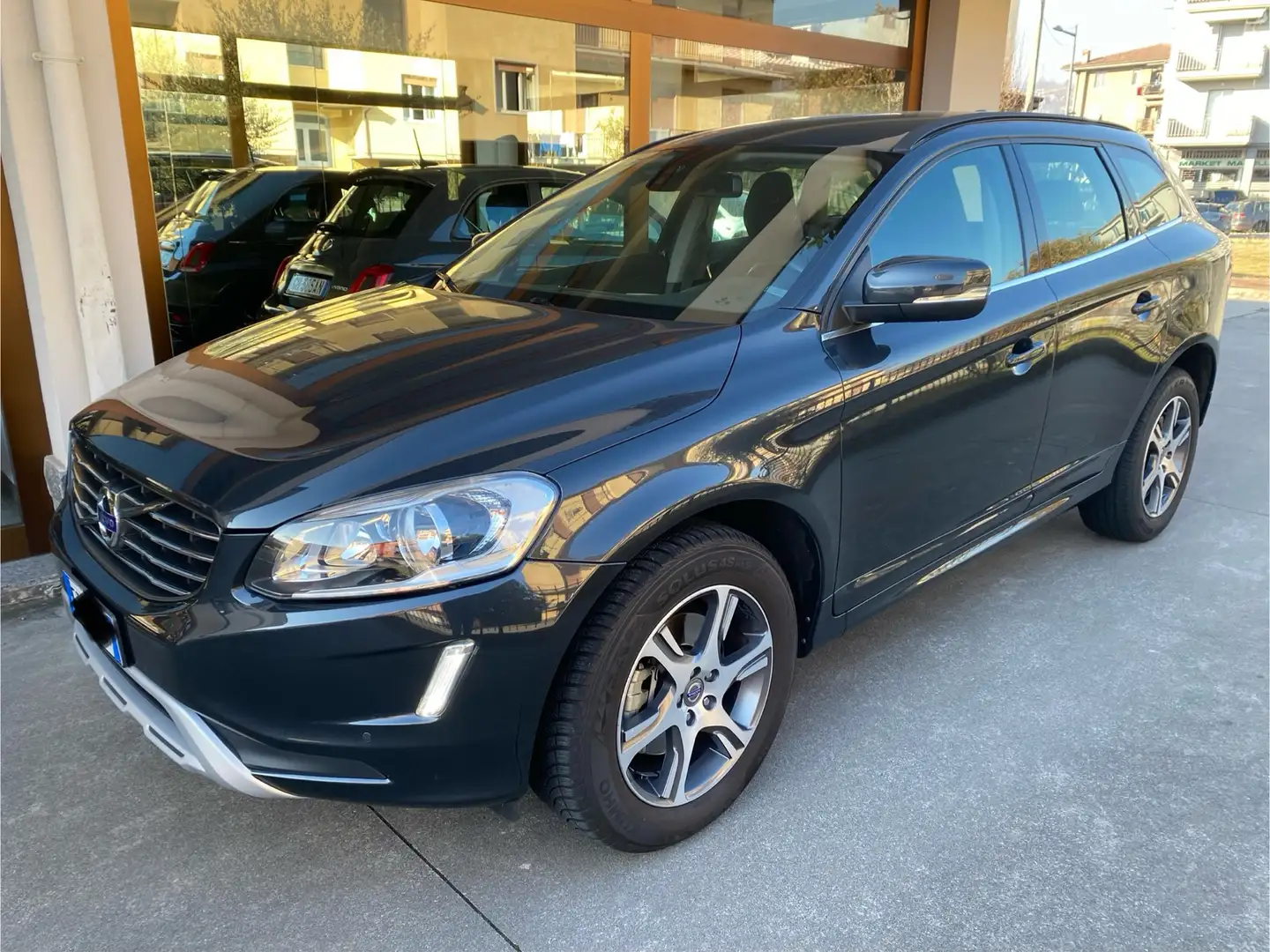 Volvo XC60 2.0 D3 Momentum Geartronic OX PER NEOPATENTATI Grigio - 1