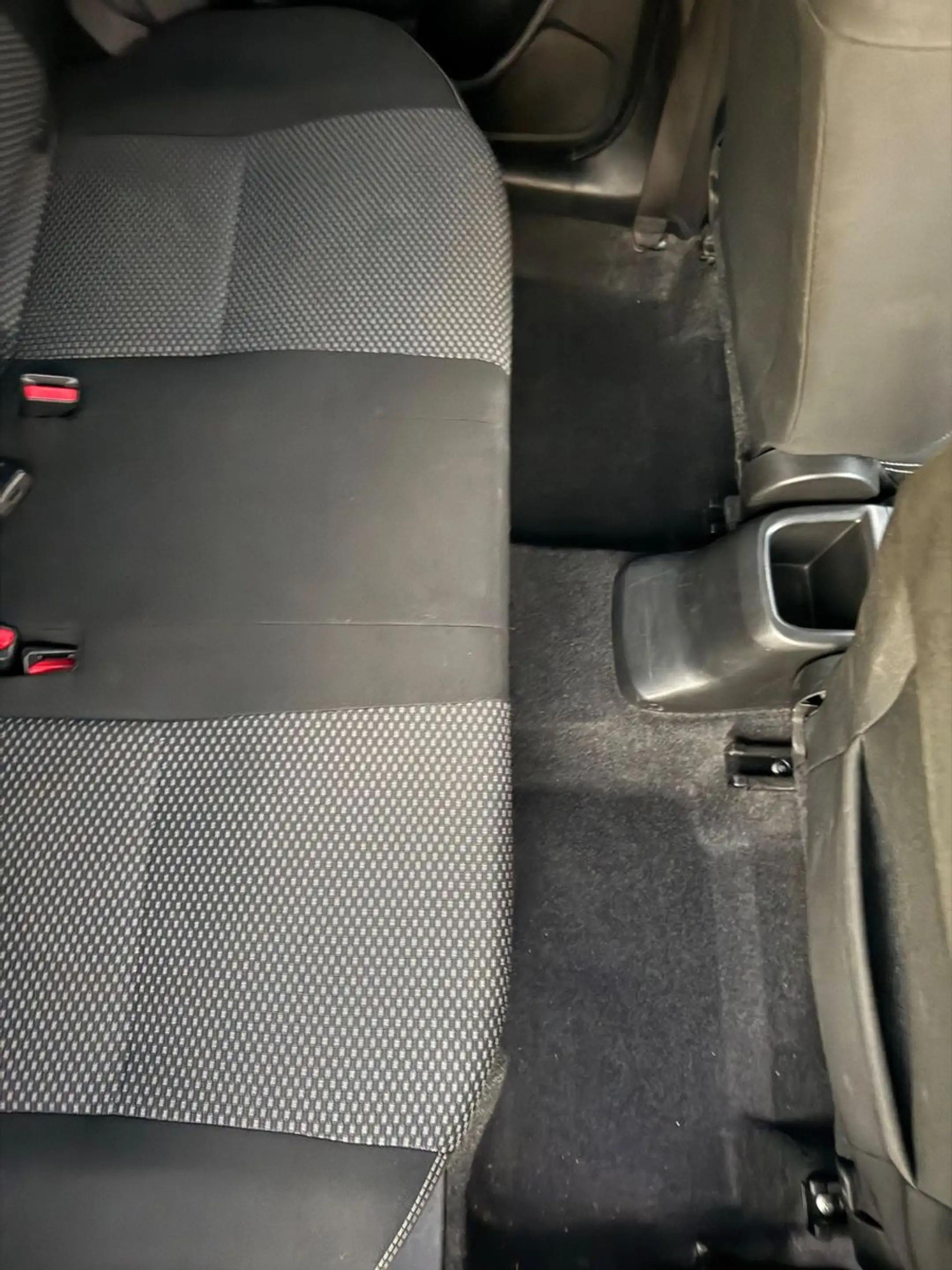 Suzuki Vitara 1.6 DDiS Comfort 4x4 — photo 13