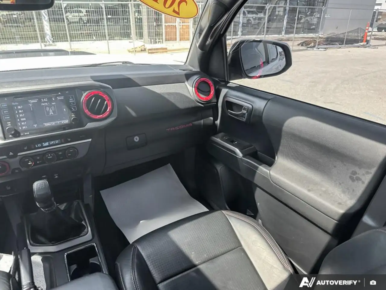 Toyota Tacoma снимка Toyota Tacoma