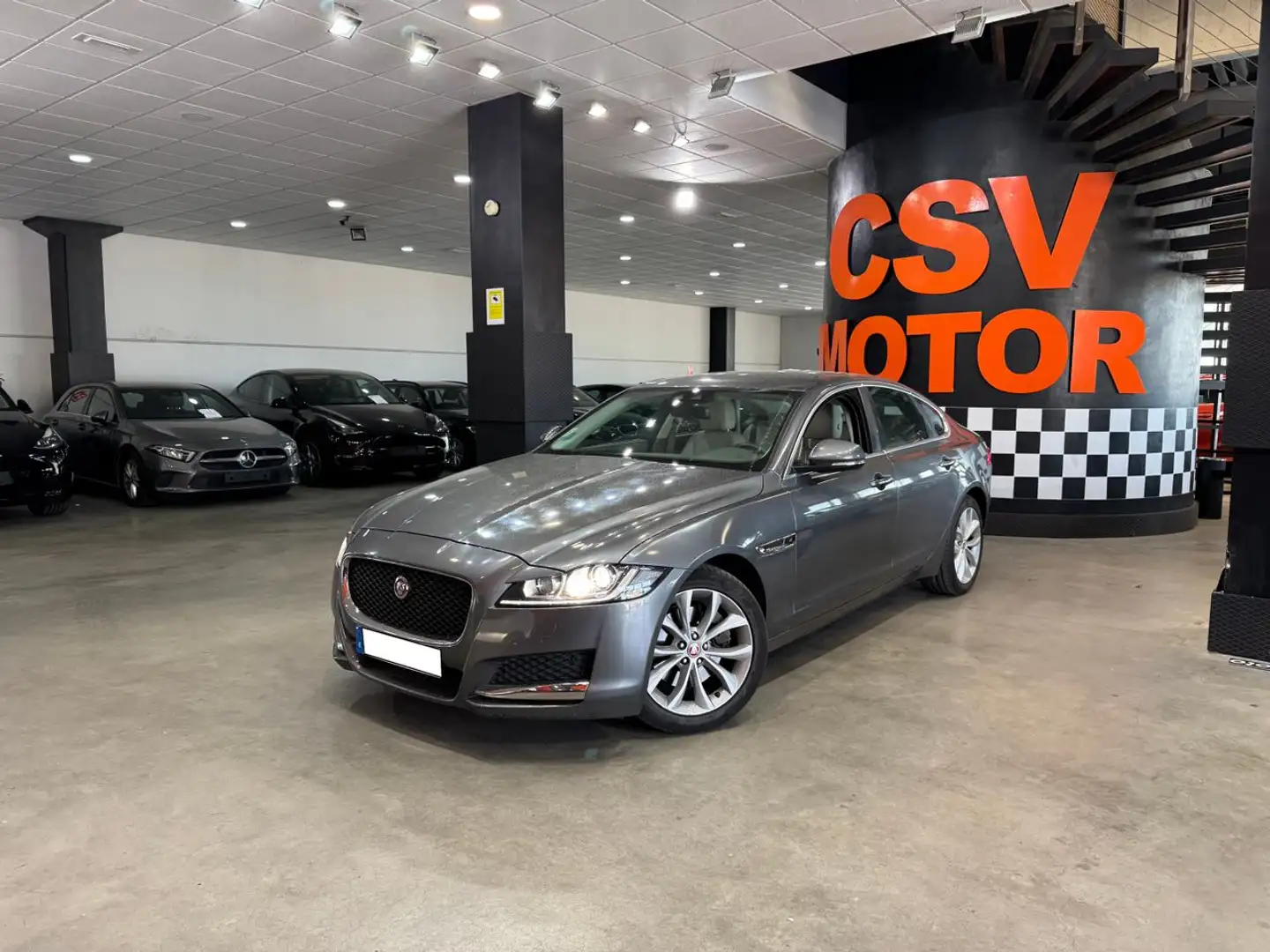 Jaguar XF 2.0i4D Pure Aut. 180 Gris - 2
