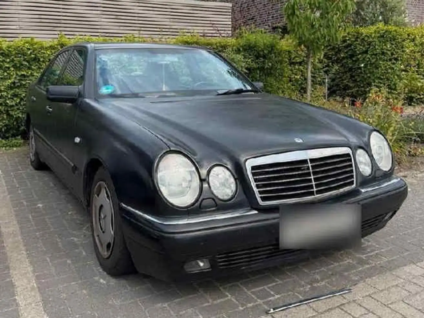 Mercedes-Benz A 170 Daimler-Benz E230 W210 Schwarz - 1