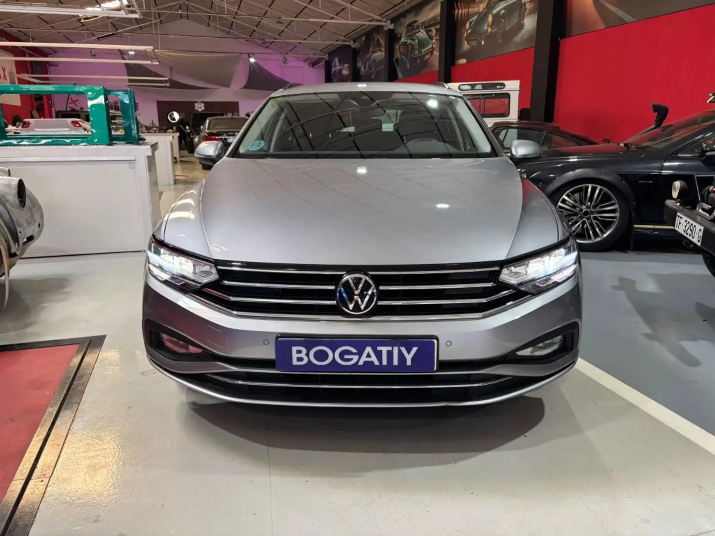 Volkswagen Passat Variant 2.0TDI EVO Executive 90kW DSG7 Gris - 2