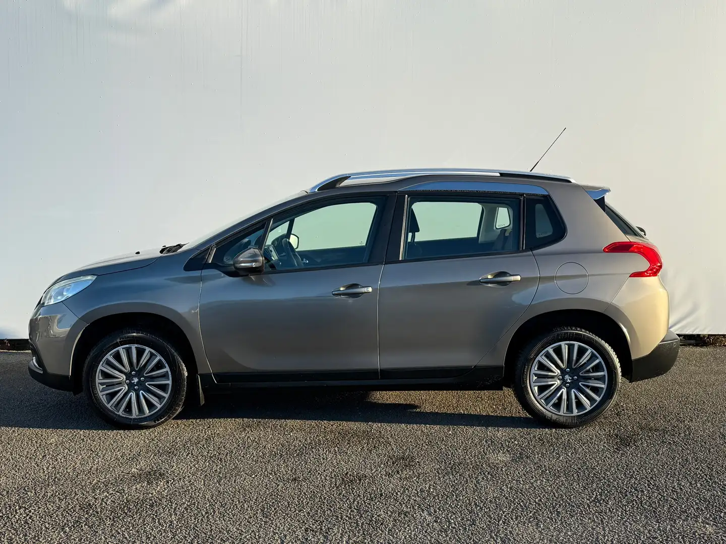 Peugeot 2008 1.2 VTi Active Dakrails | LED | Cruise | Clima | P Gris - 2