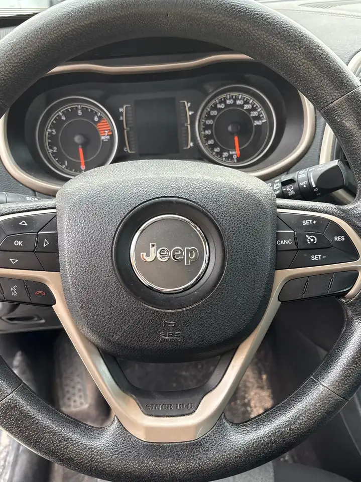 Jeep Cherokee снимка Jeep Cherokee