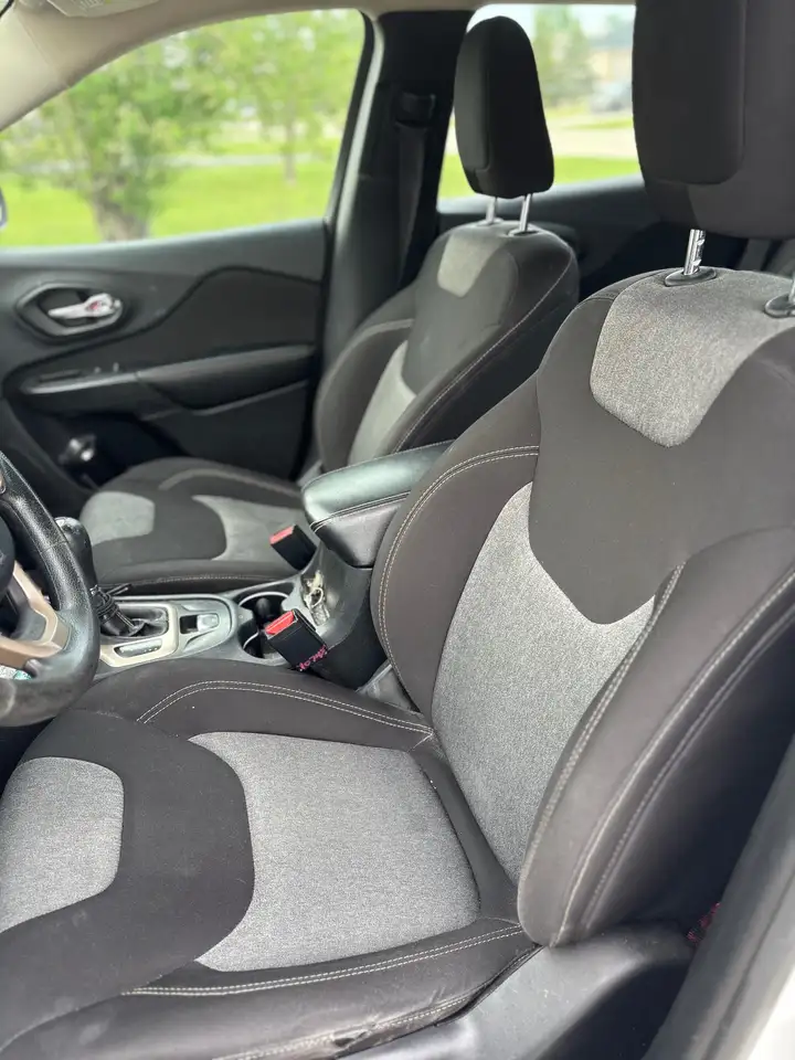 Jeep Cherokee снимка Jeep Cherokee
