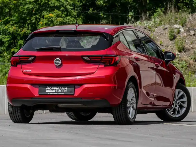 Opel Astra view 2