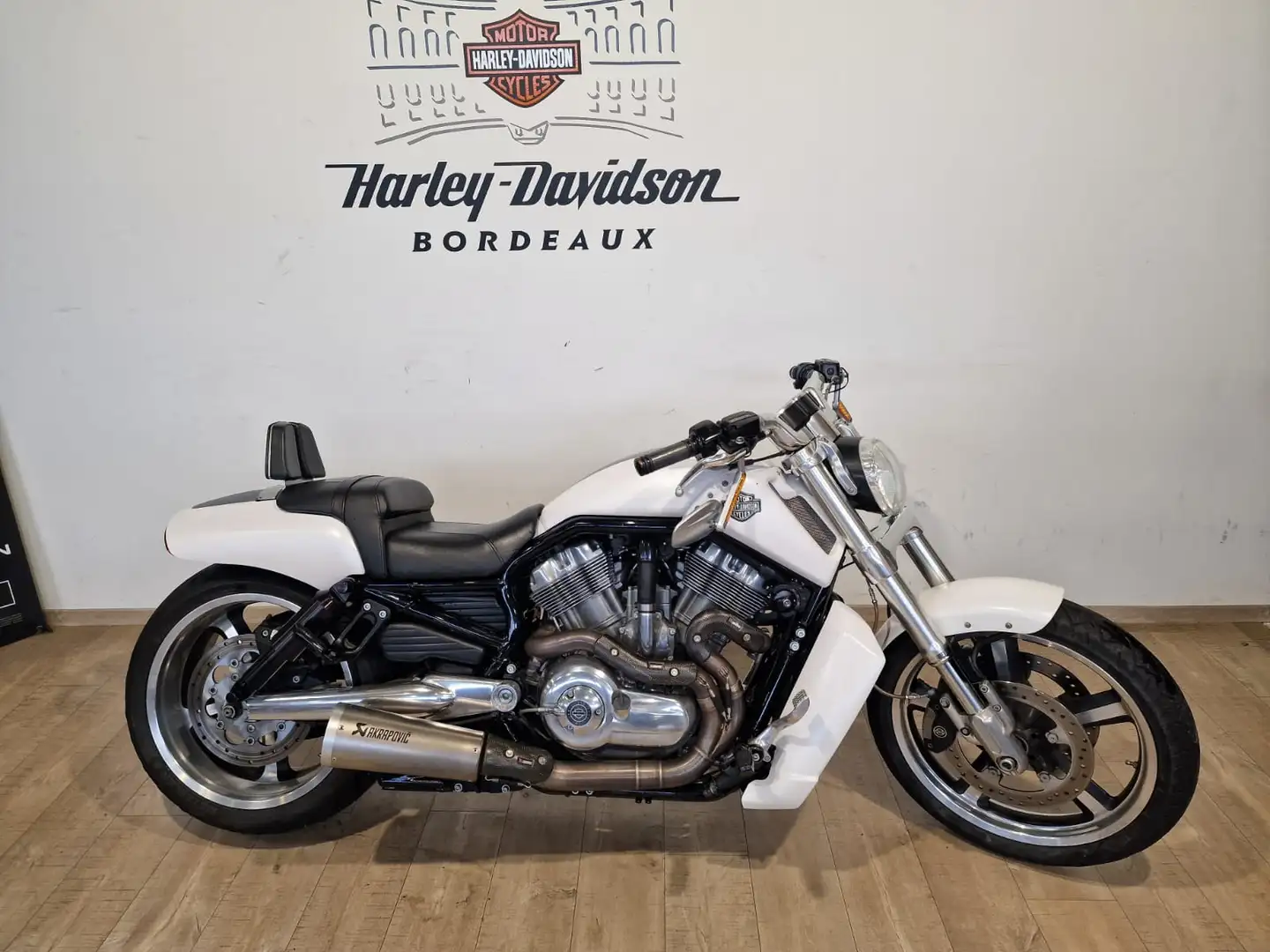 Harley-Davidson V-Rod Blanc - 1