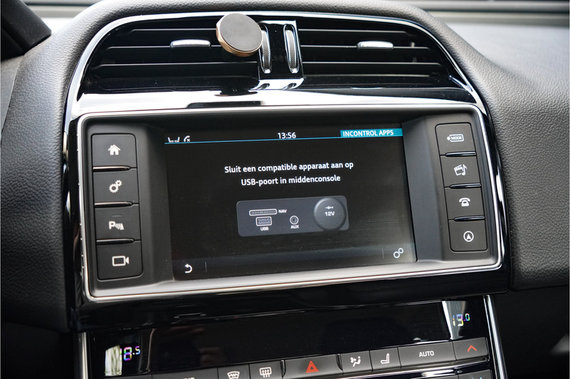 Jaguar XE 2.0 Portfolio, LEDER, CAMERA, TREKHAAK, MEMORY — photo 12