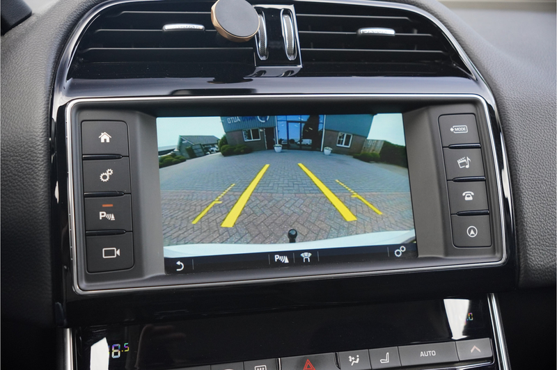 Jaguar XE 2.0 Portfolio, LEDER, CAMERA, TREKHAAK, MEMORY — photo 13