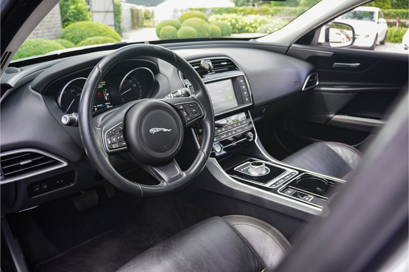 Jaguar XE 2.0 Portfolio, LEDER, CAMERA, TREKHAAK, MEMORY — photo 5