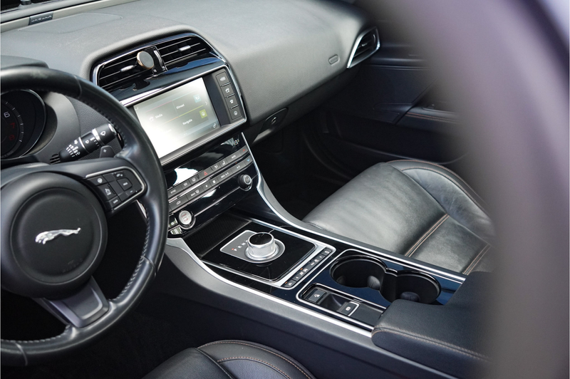 Jaguar XE 2.0 Portfolio, LEDER, CAMERA, TREKHAAK, MEMORY — photo 7