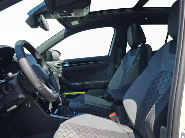 Volkswagen T-Roc view 9