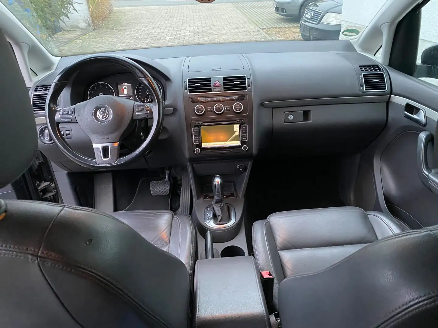 Volkswagen Touran Highline 1.4 TSI DSG 7Sitzer Leder Kamera Schwarz - 2