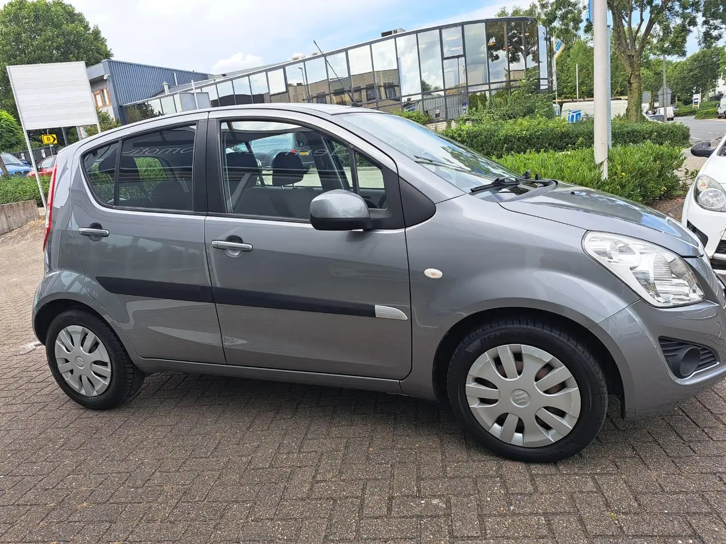 Suzuki Splash 1.0 VVT Comfort EASSS Airco / navigatie Grijs - 2