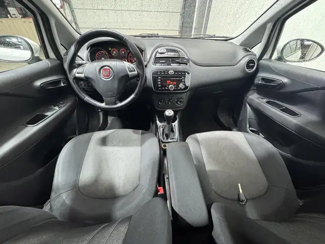 Fiat Punto Evo view 11