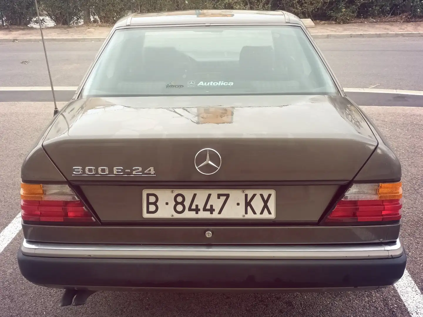 Mercedes-Benz 300 E 24S Brązowy - 2