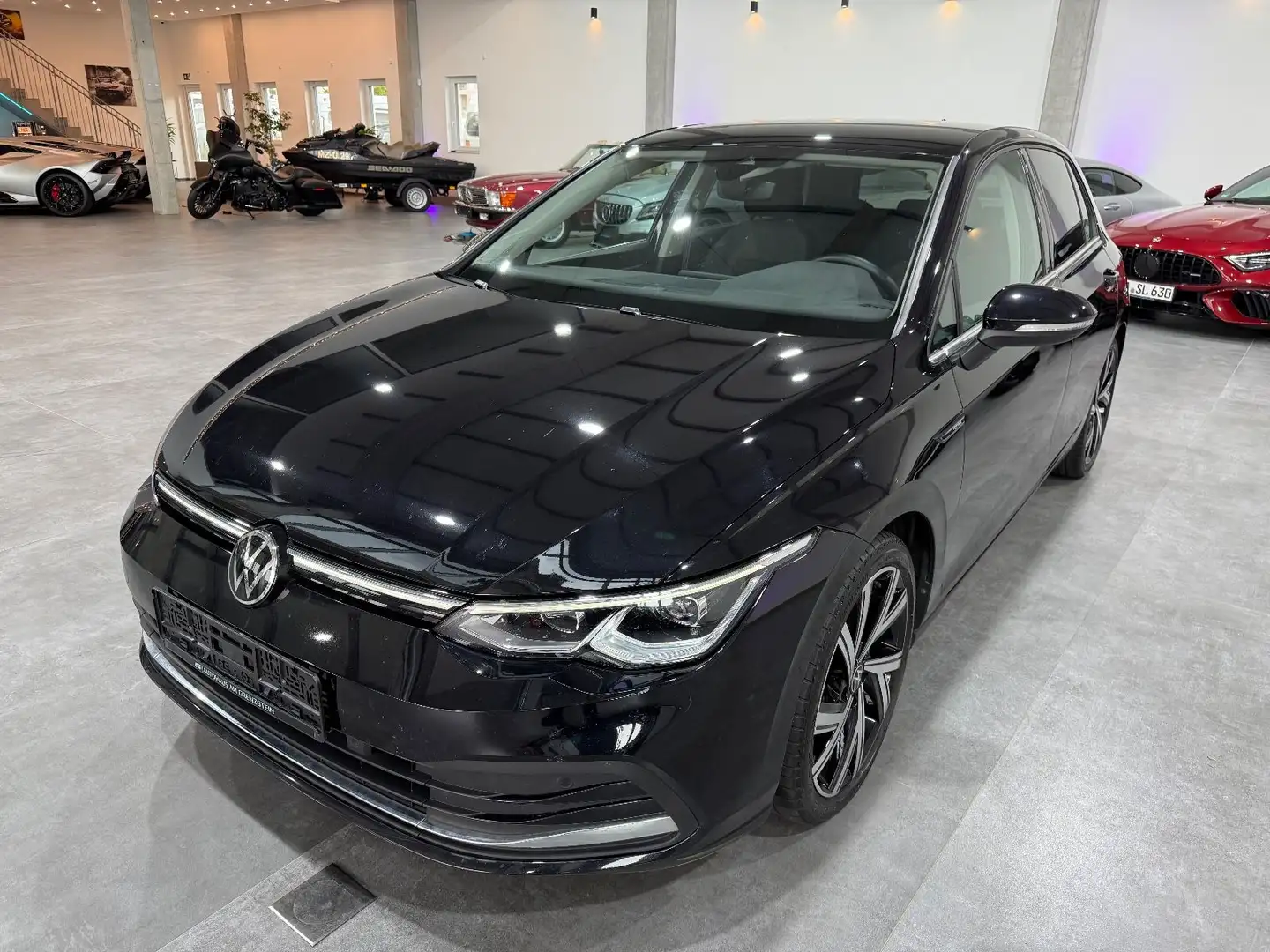 Volkswagen Golf VIII Lim. Style 2.0TDI*IQ LED*AHK*LHZ*ACC* Negro - 1