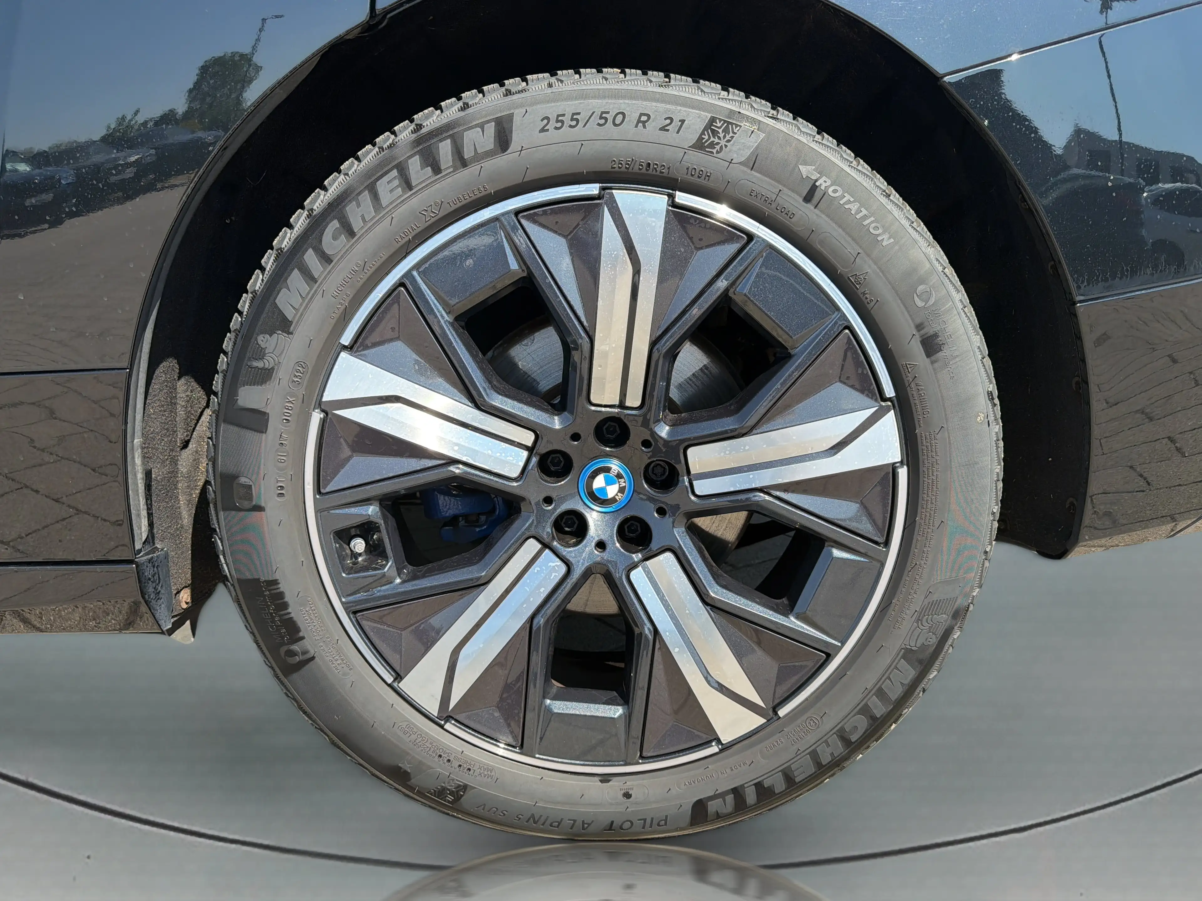 BMW iX M60 — photo 13