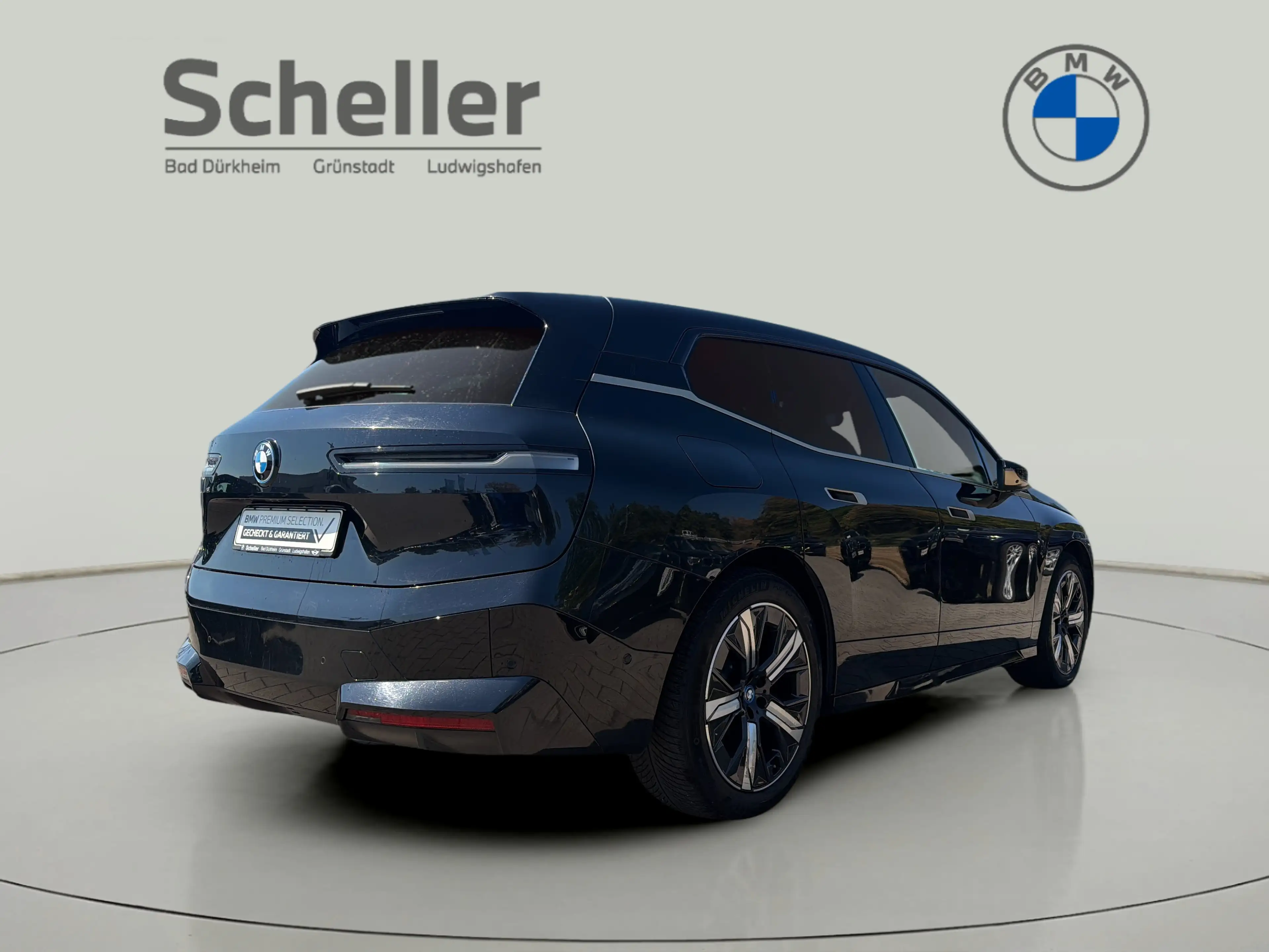 BMW iX M60 — photo 8