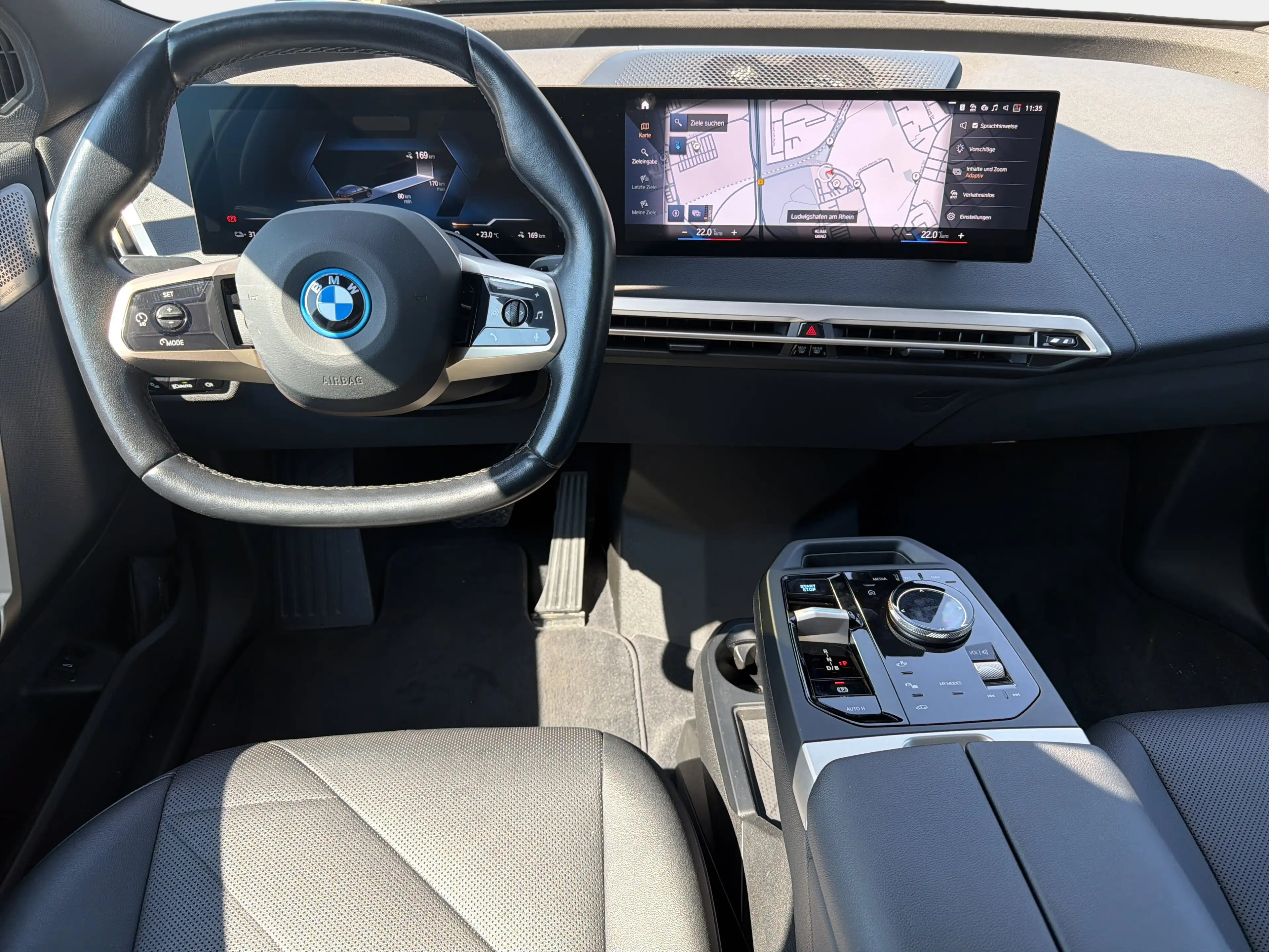 BMW iX M60 — photo 15