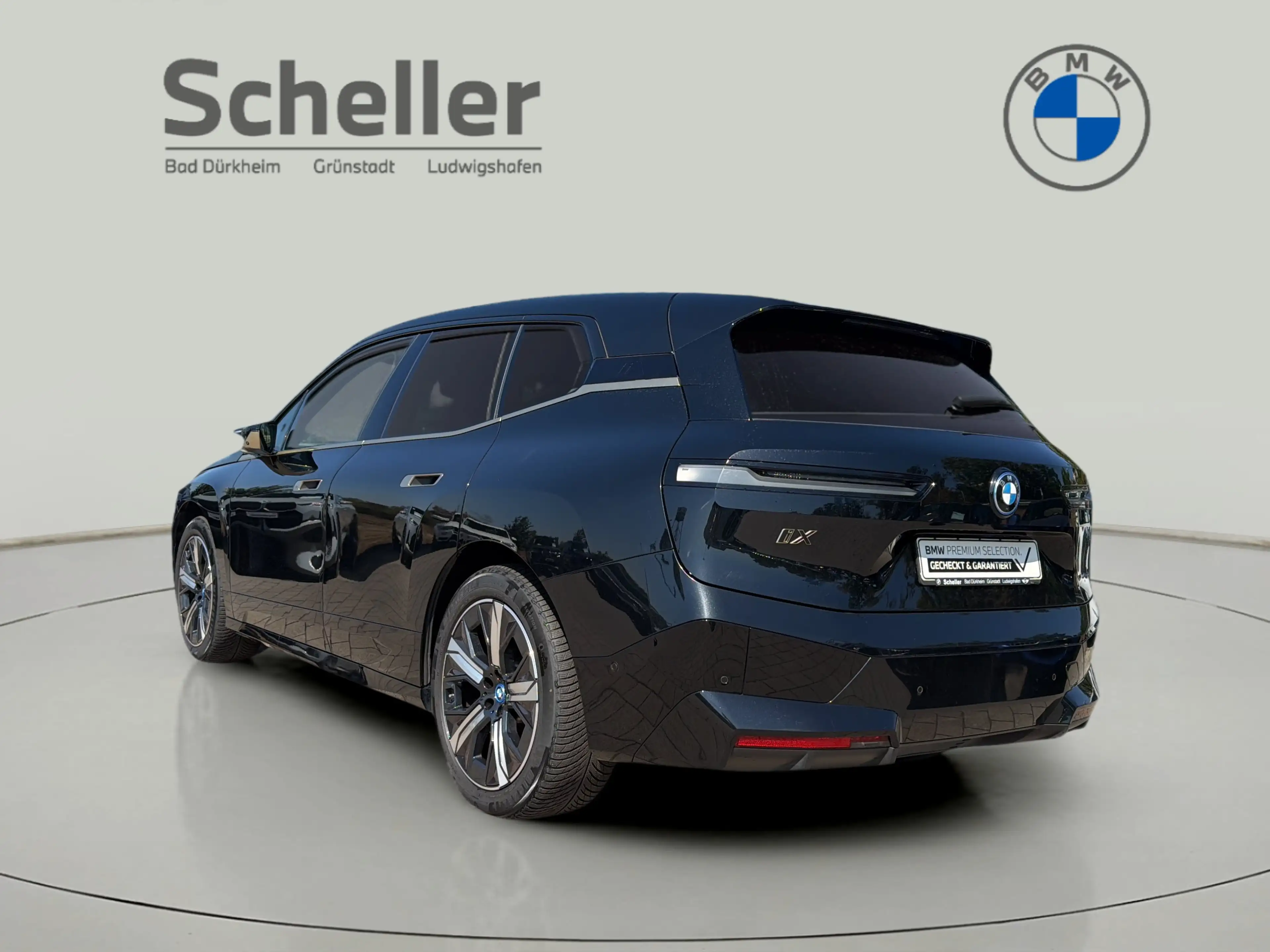 BMW iX M60 — photo 6