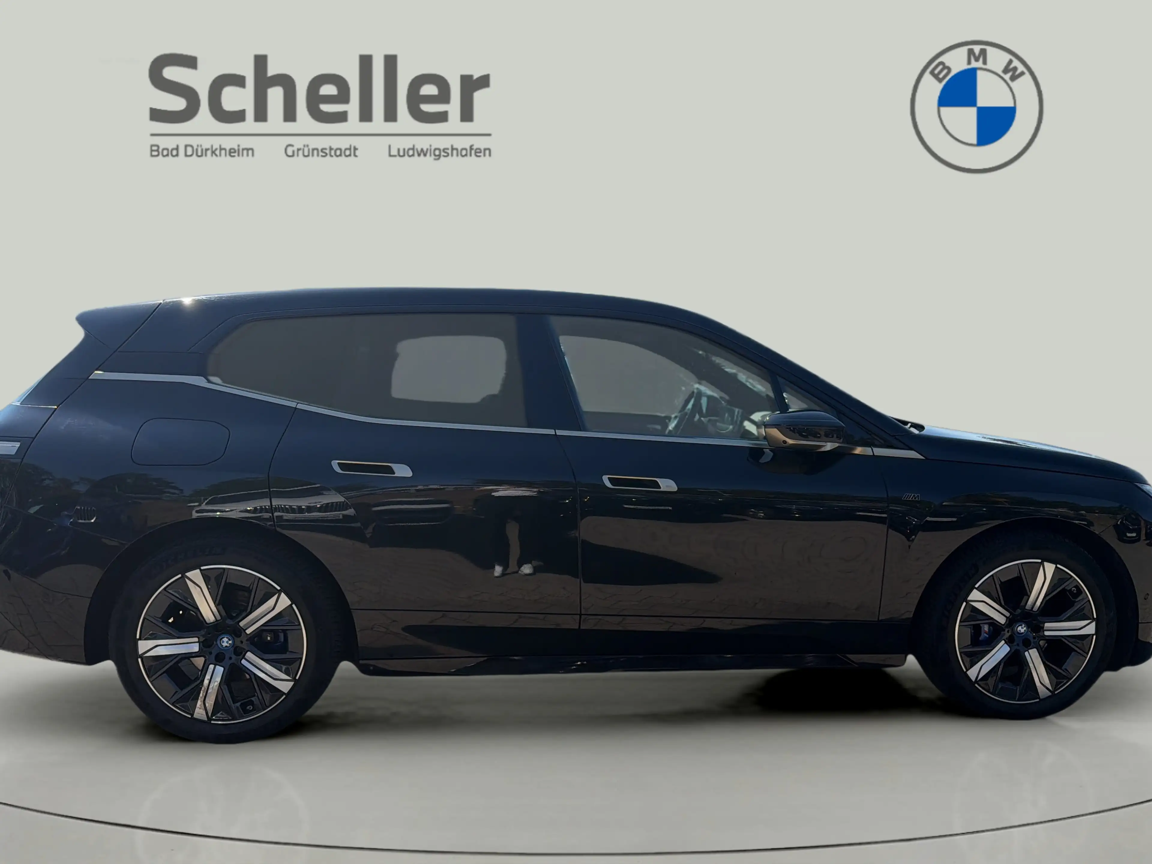 BMW iX M60 — photo 9