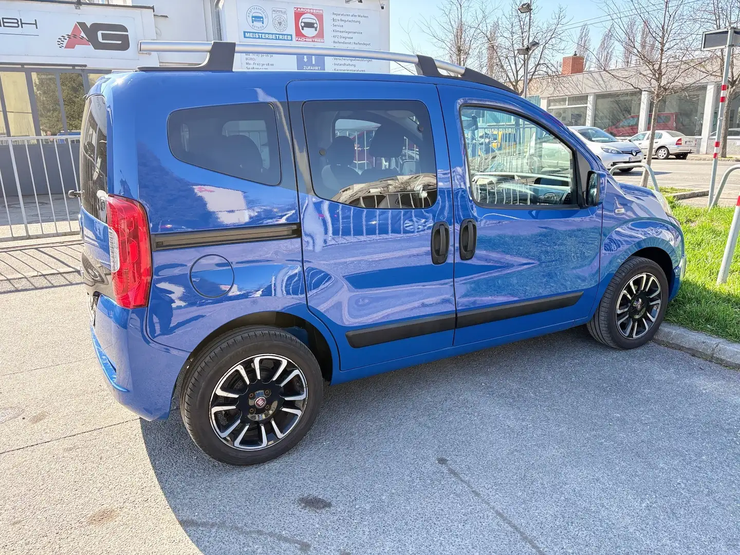 Fiat Qubo 1.3 MulitiJet II 80 Lounge Blau - 2