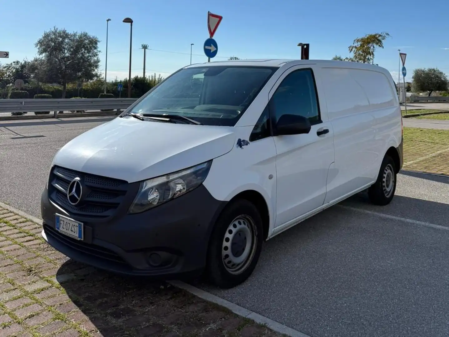 Mercedes-Benz Vito Weiß - 1