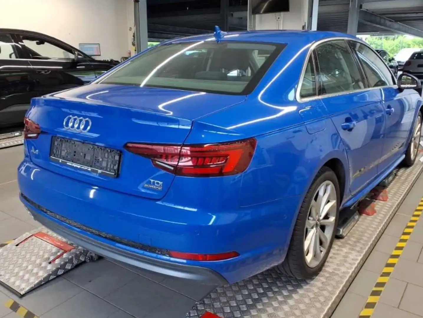 Audi A4 lim. 3.0TDI V6 quattro S Line B&O/ Head Up Blau - 2