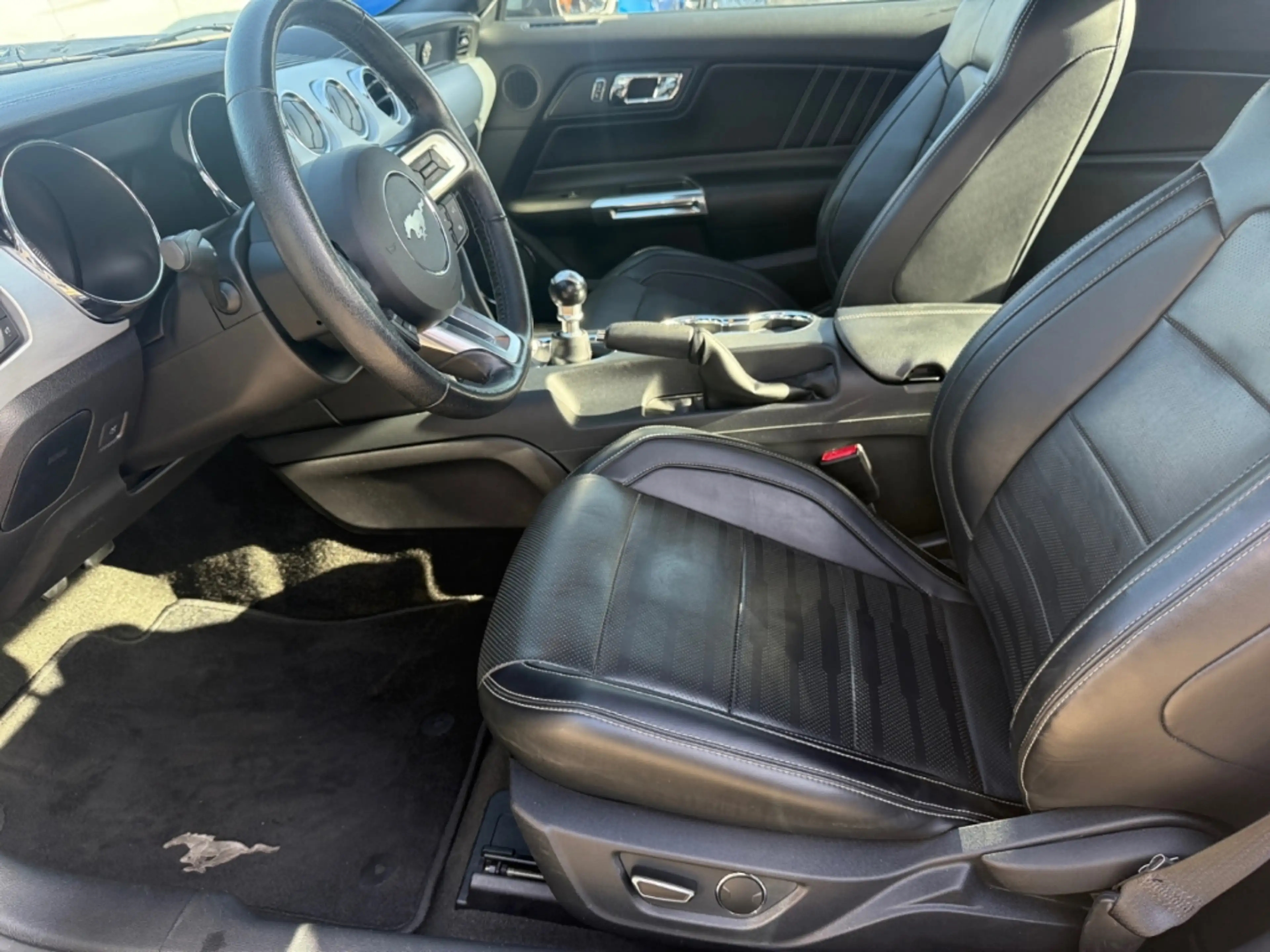 Ford Mustang GT Fastback Navi Leder Xenon Sitz-Klima RFK PDC Kl — photo 8