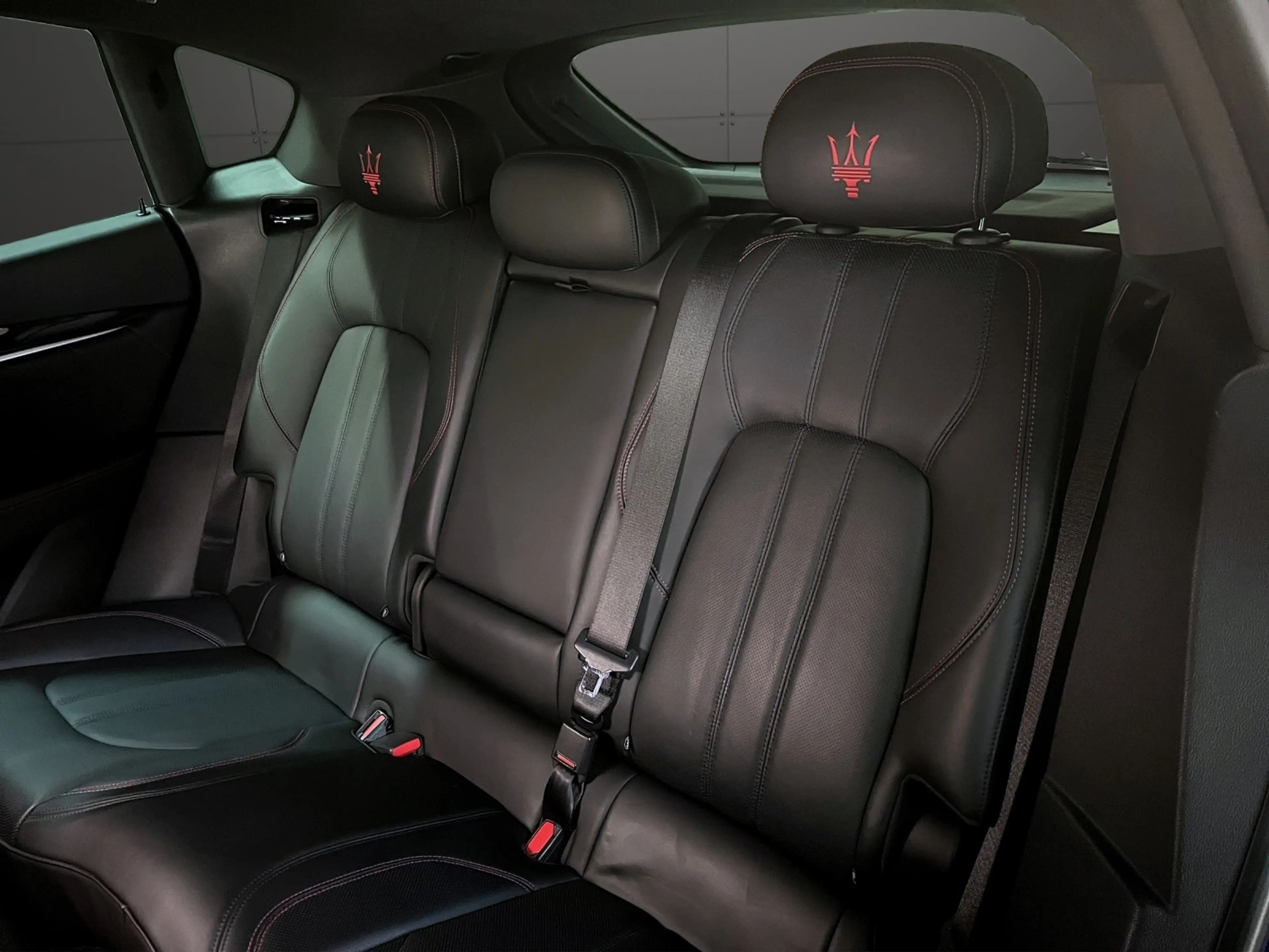 Maserati Levante SQ4 GranSport — photo 9