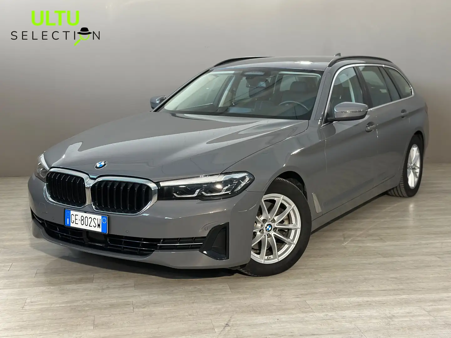 BMW 520 d Touring MHEV Business auto Gris - 1