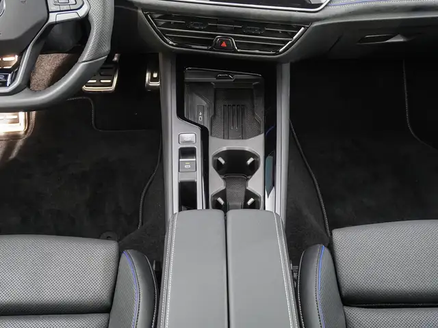 Volkswagen Passat view 14