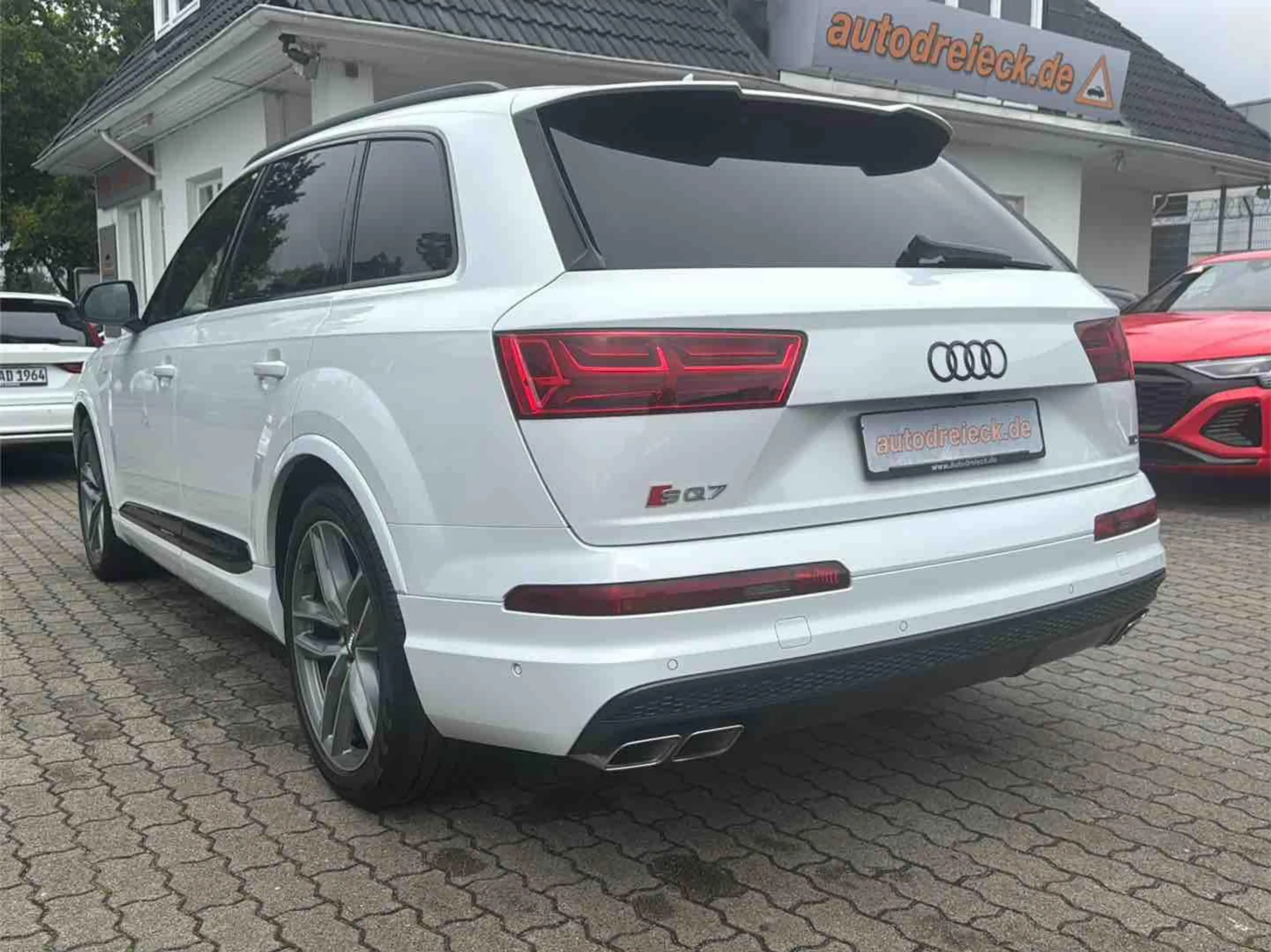 Audi SQ7 4.0 TDI B&O ADVANCE HUD PANO RAUTE 7-SITZER — photo 9