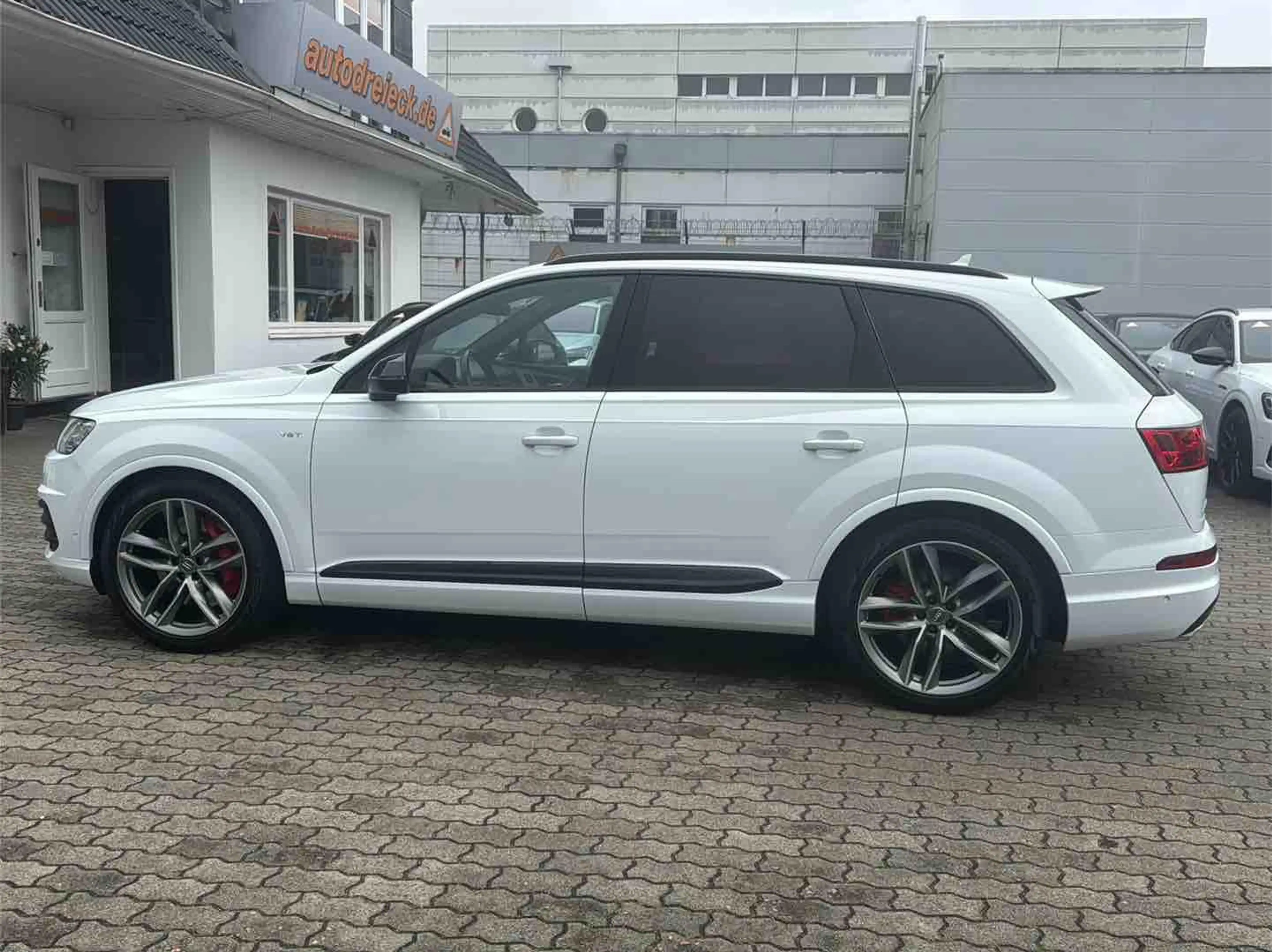 Audi SQ7 4.0 TDI B&O ADVANCE HUD PANO RAUTE 7-SITZER — photo 10