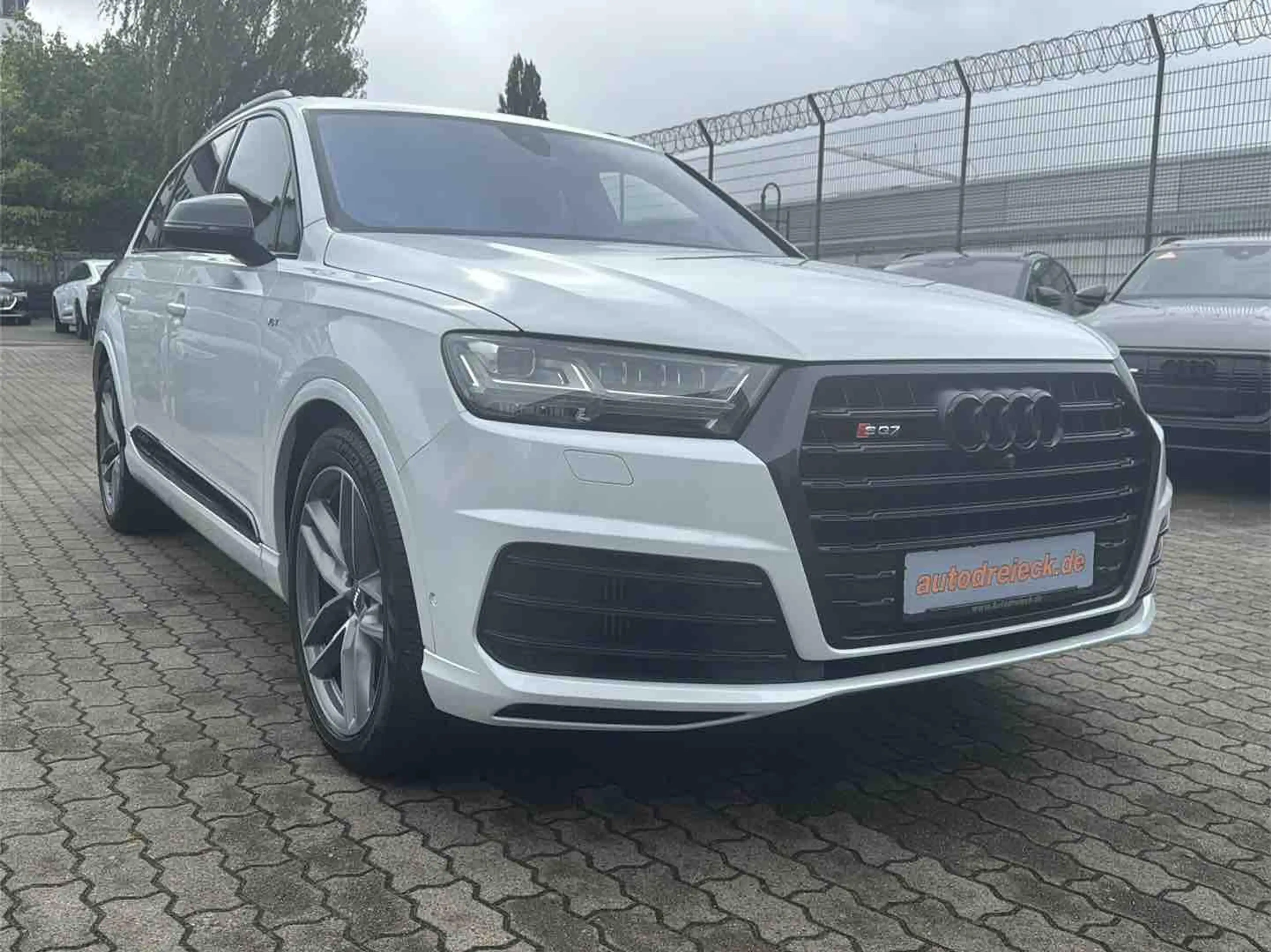 Audi SQ7 4.0 TDI B&O ADVANCE HUD PANO RAUTE 7-SITZER — photo 3