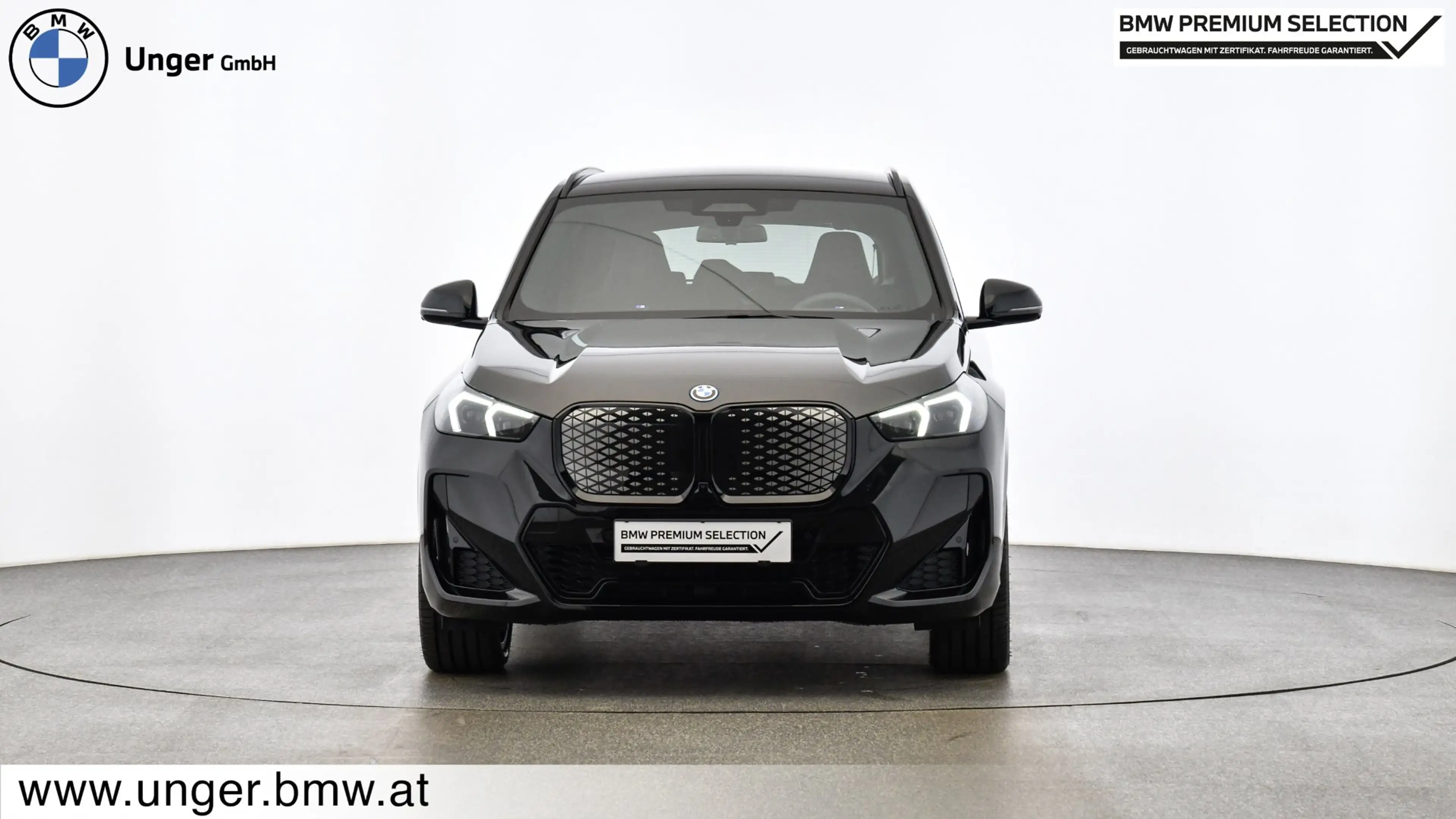 BMW iX1 xDrive30 — photo 7