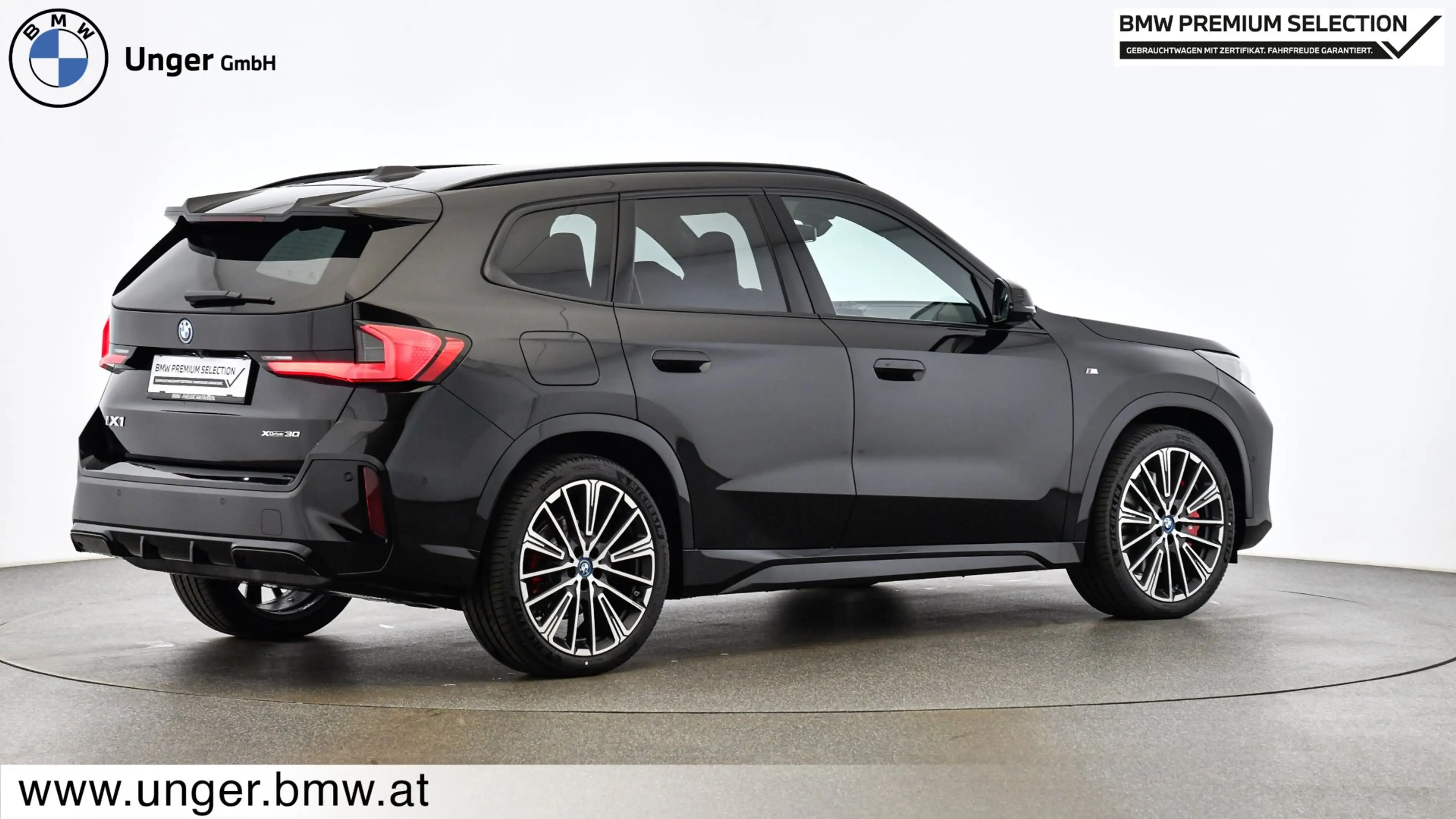 BMW iX1 xDrive30 — photo 13