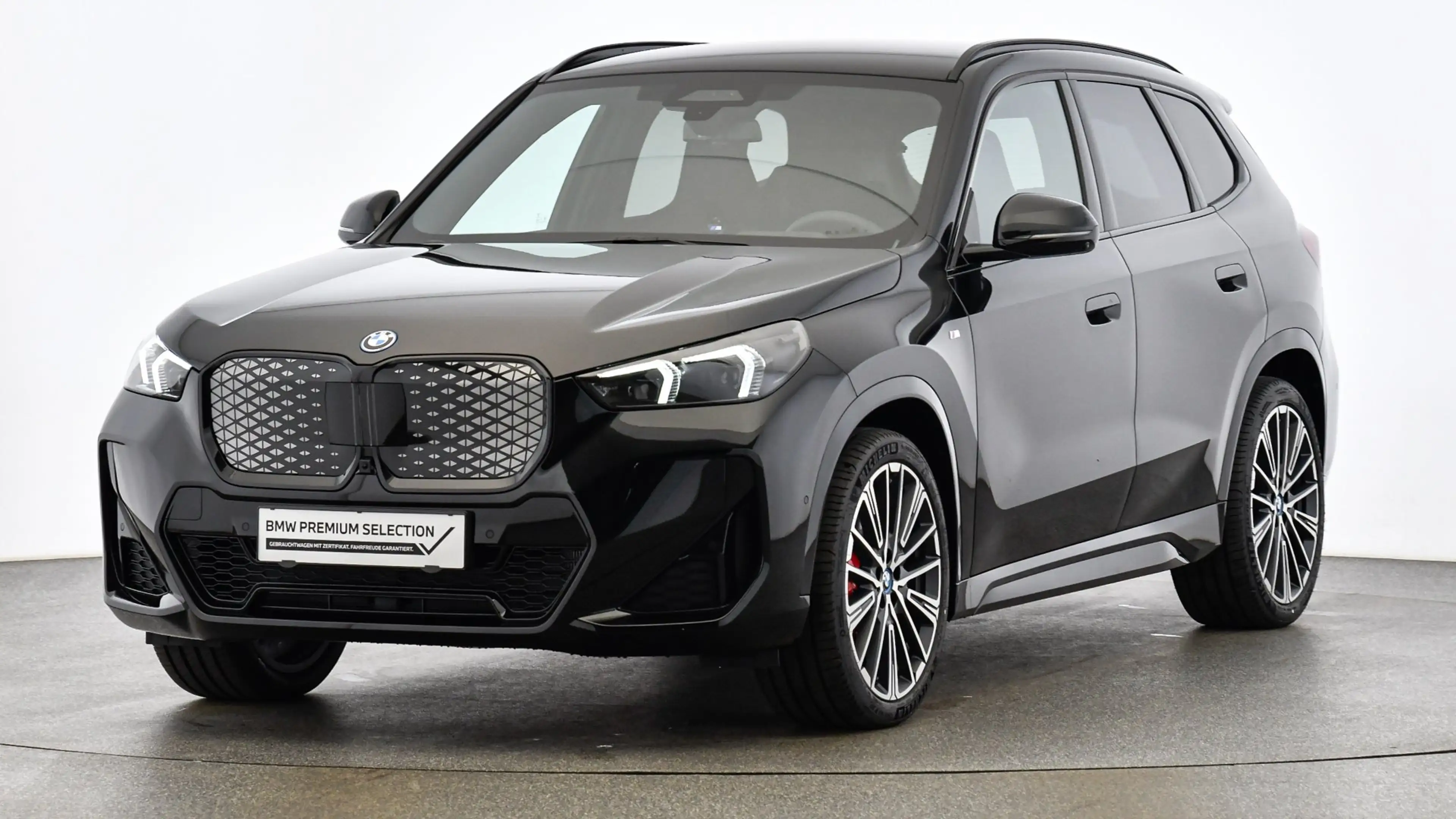 BMW iX1 xDrive30 — photo 2