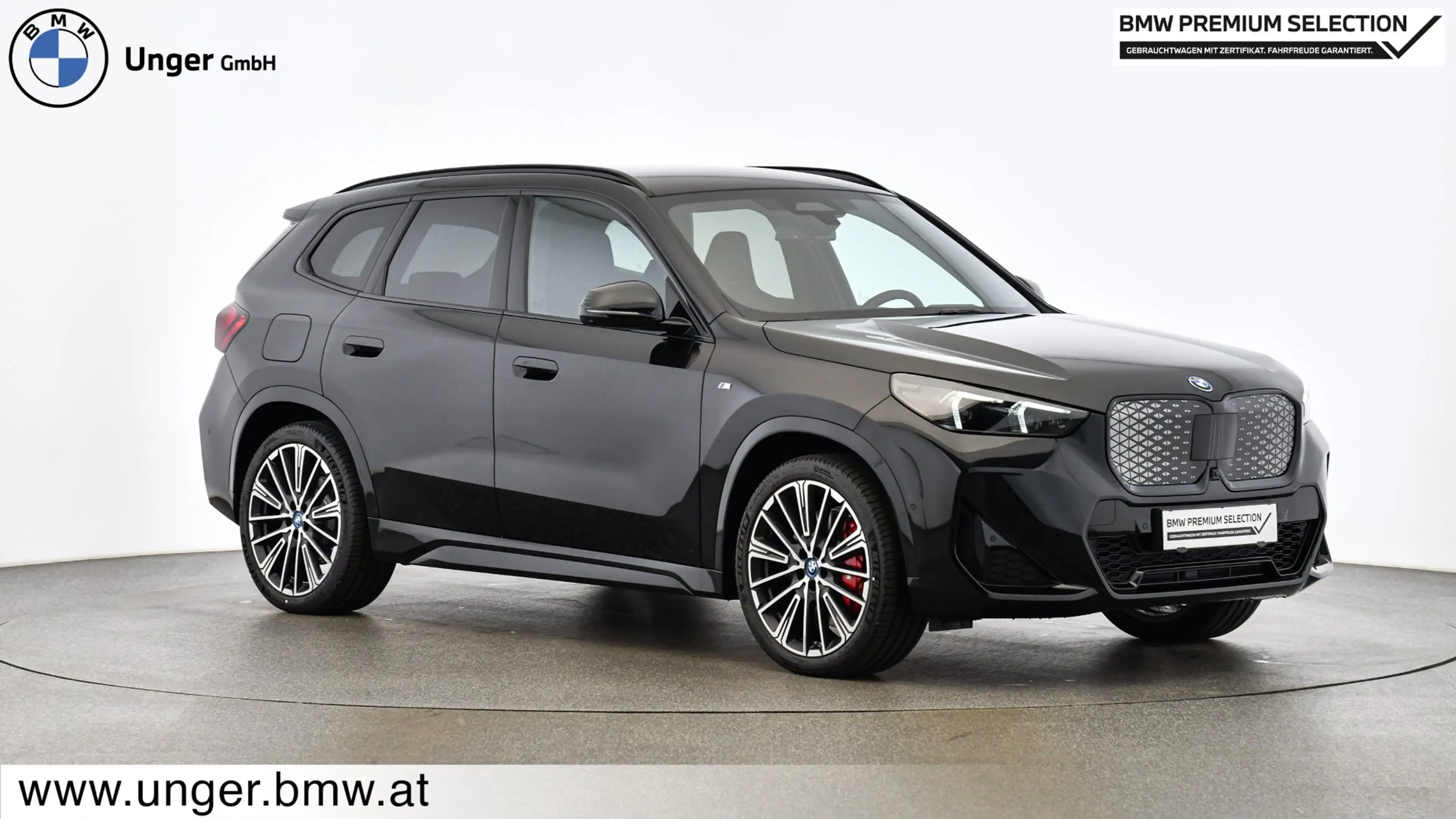BMW iX1 xDrive30 — photo 9