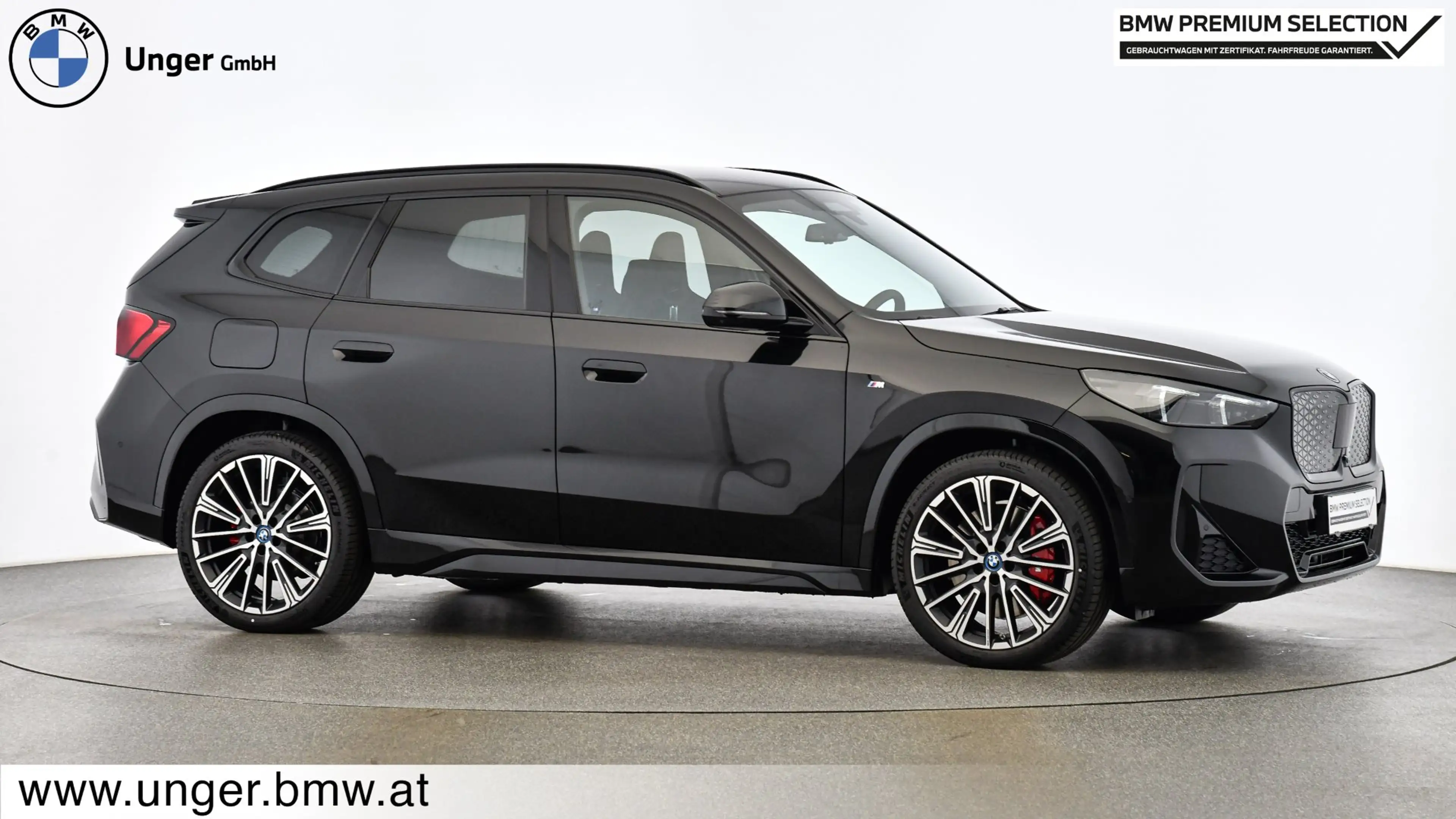 BMW iX1 xDrive30 — photo 10