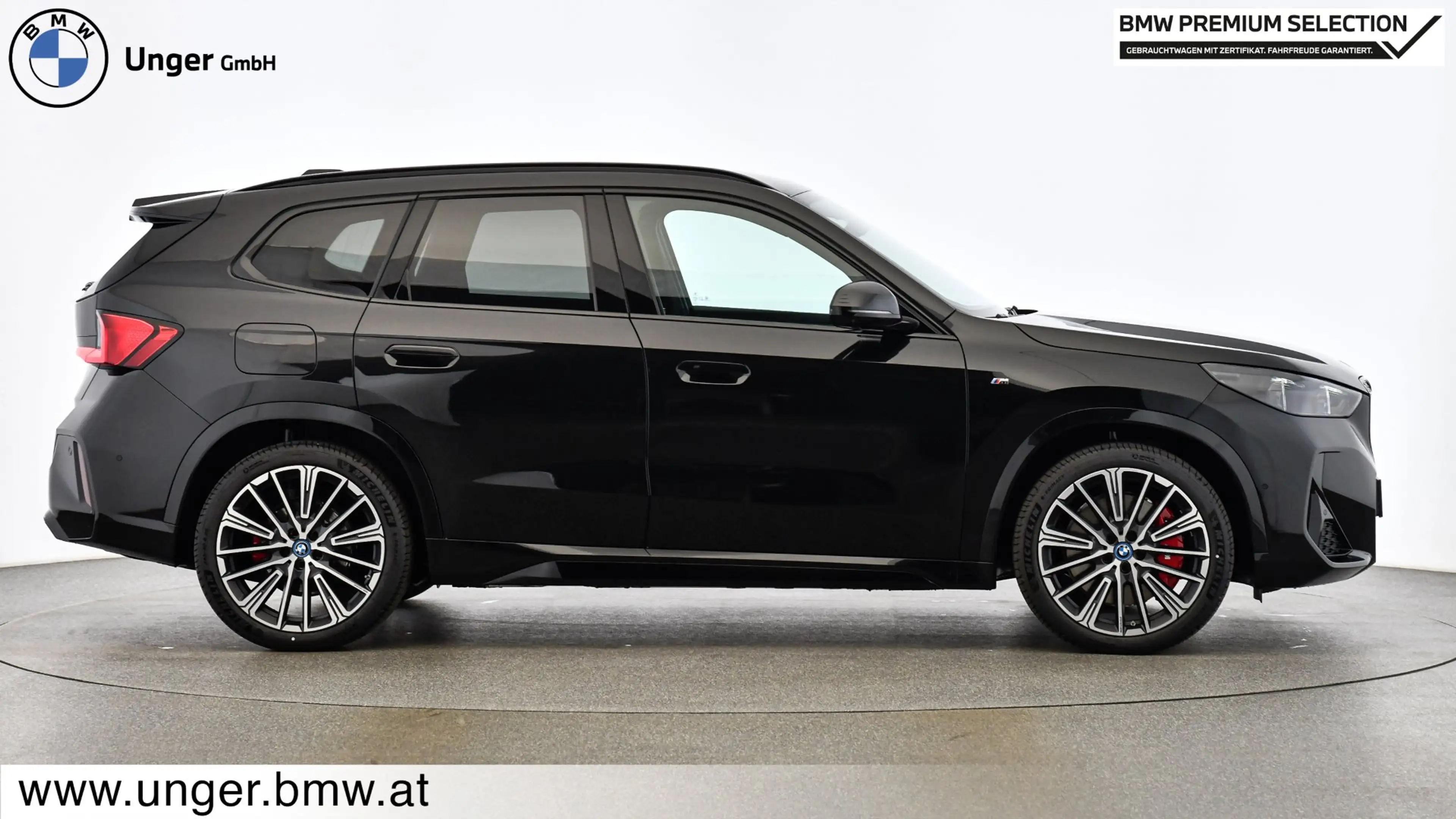 BMW iX1 xDrive30 — photo 11