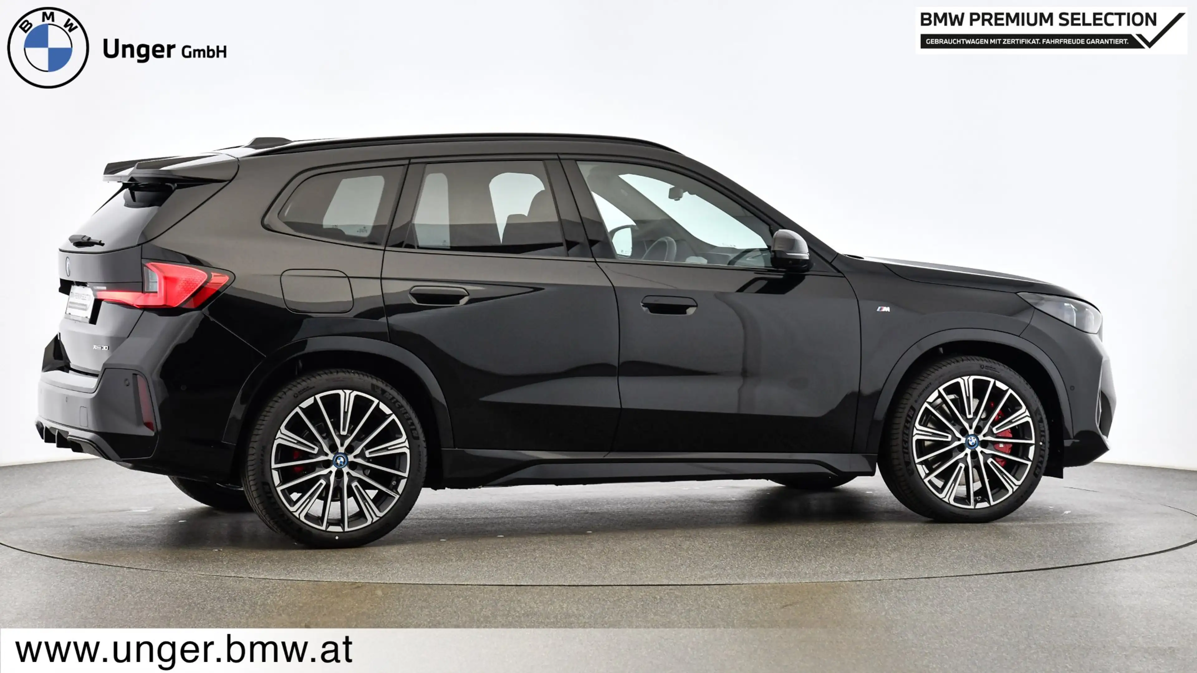 BMW iX1 xDrive30 — photo 12
