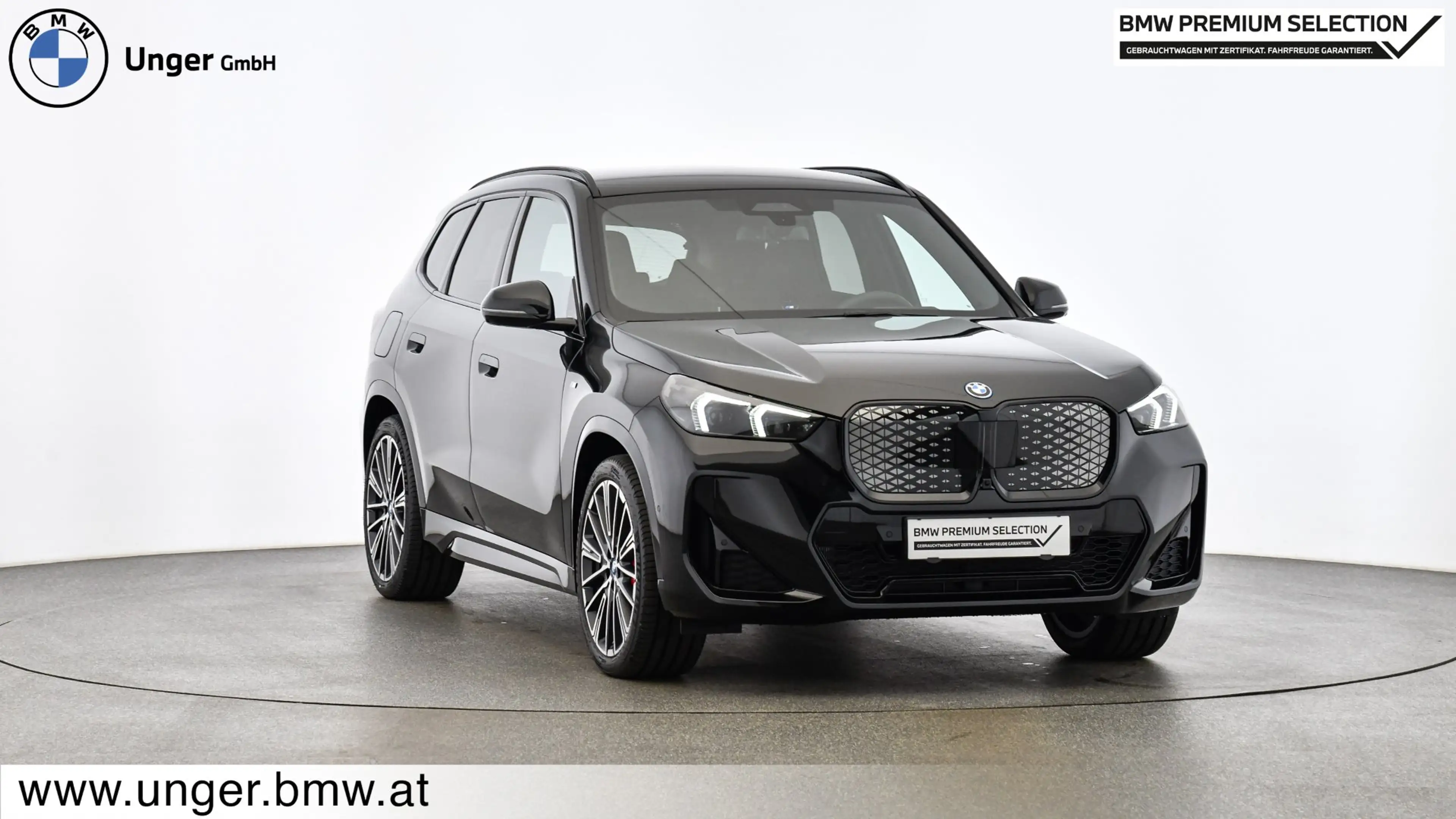 BMW iX1 xDrive30 — photo 8