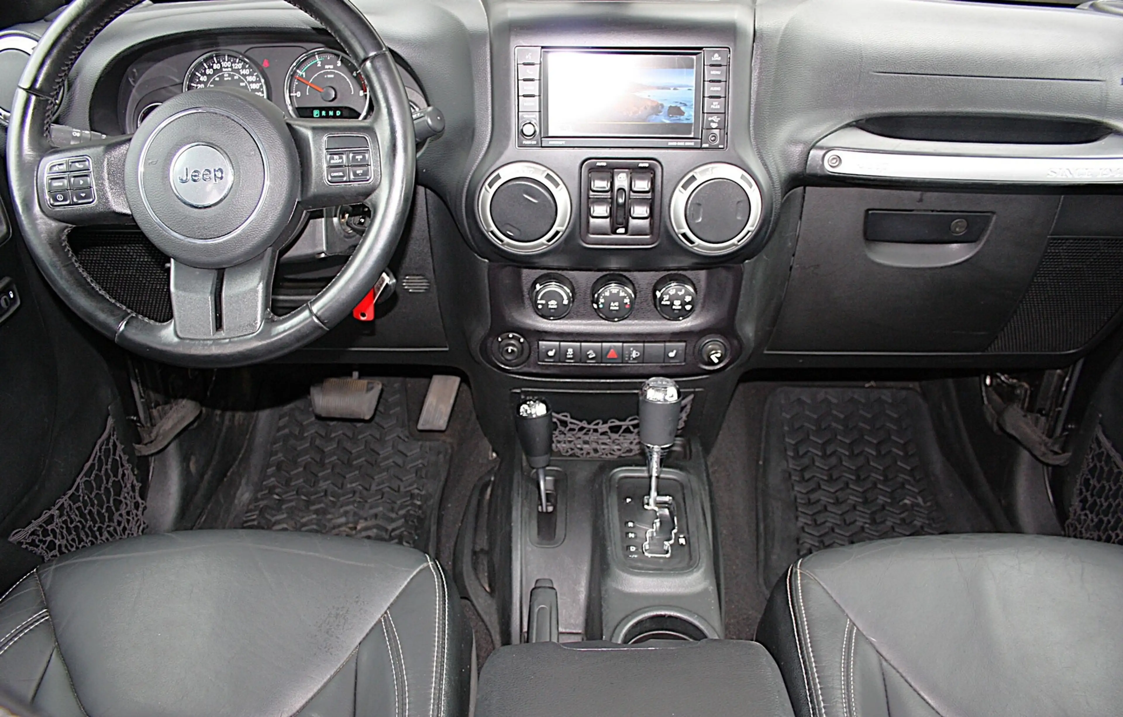 Jeep Wrangler 2.8 SAHARA Auto. Navi/Leder/Ahk/LED — photo 6