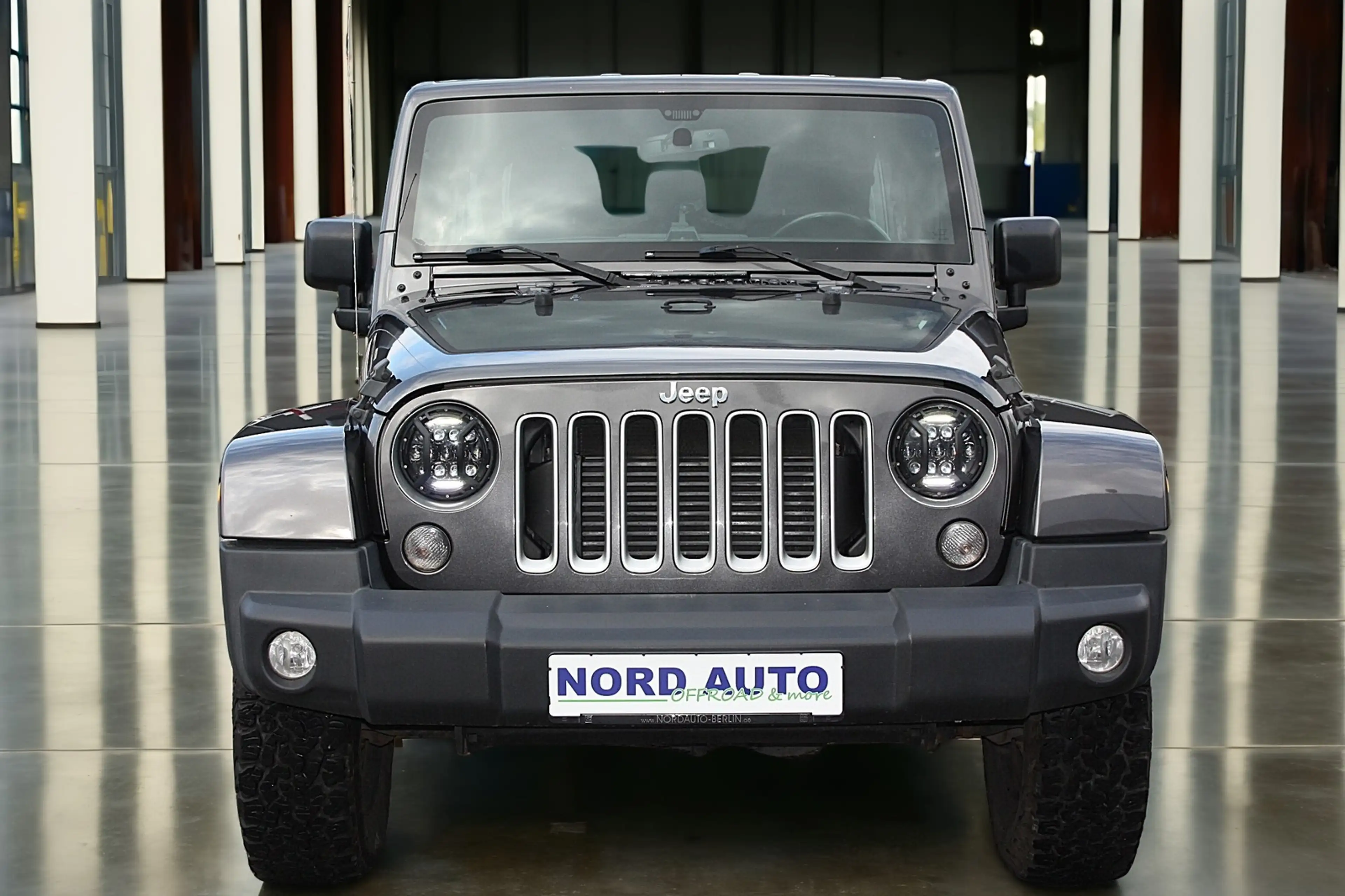 Jeep Wrangler 2.8 SAHARA Auto. Navi/Leder/Ahk/LED — photo 3