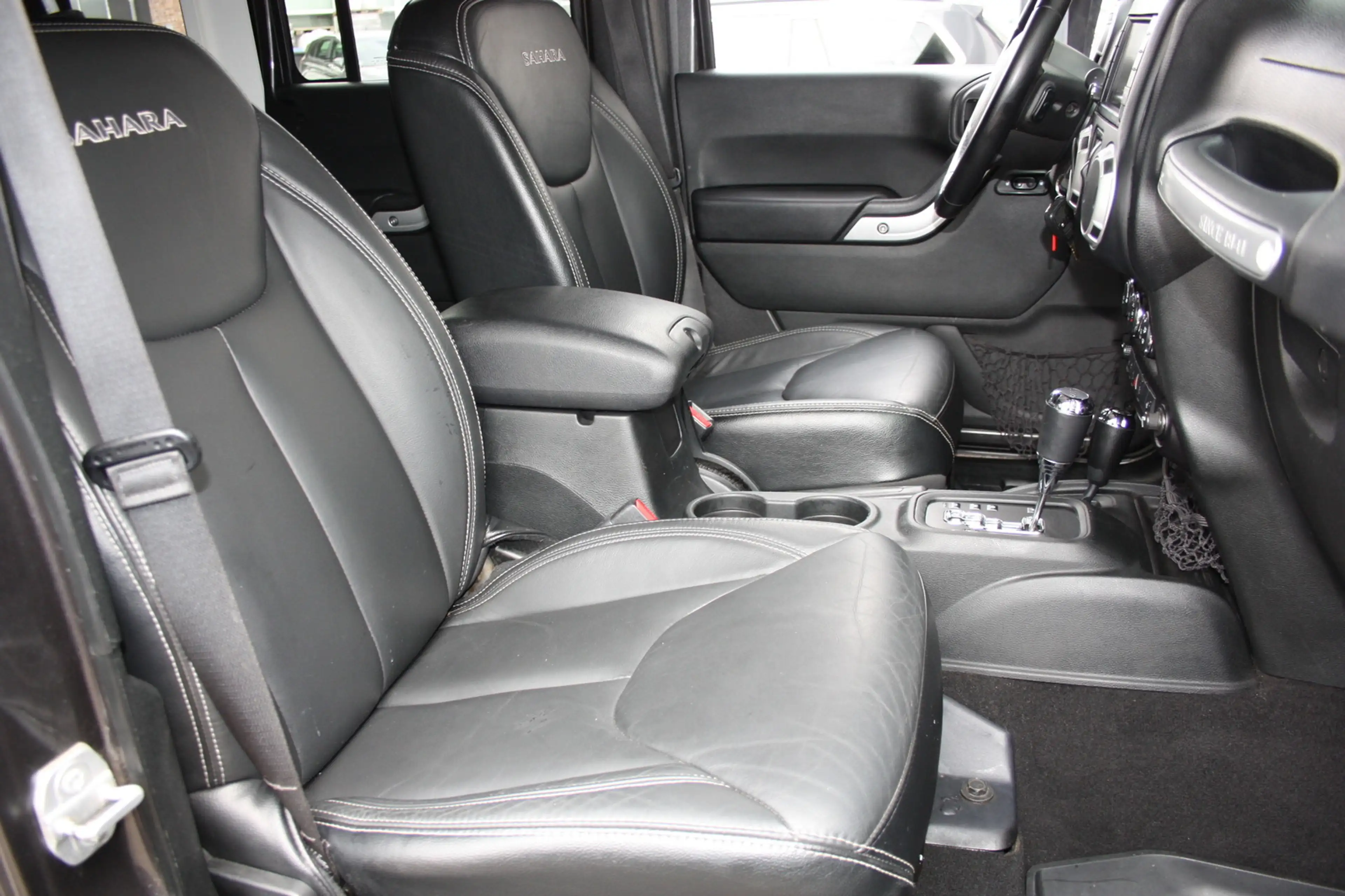 Jeep Wrangler 2.8 SAHARA Auto. Navi/Leder/Ahk/LED — photo 11